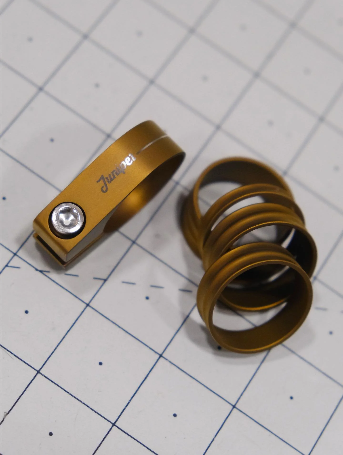 A little kit of satin bronze seat collar and spacers for Stuart π€€