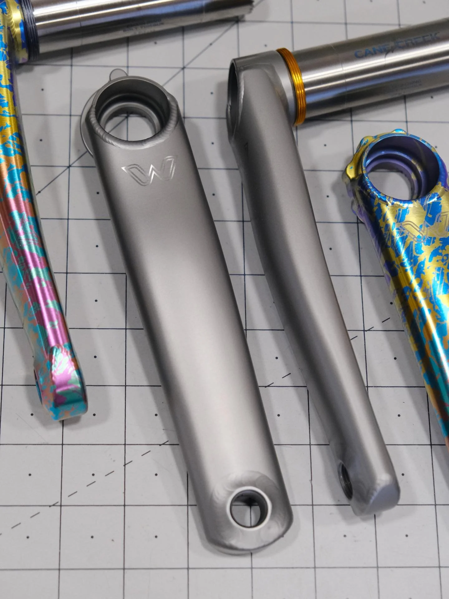 A set of 175mm 3-bolt eeWings freshly finished in smooth satin grey. These are 20% off in the Agave webstore for the rest of November or while they last!
.
.
.
#tibike #titaniumbicycle #canecreek #eewings #cycling #roadbike #mountainbike #mtb #brompt