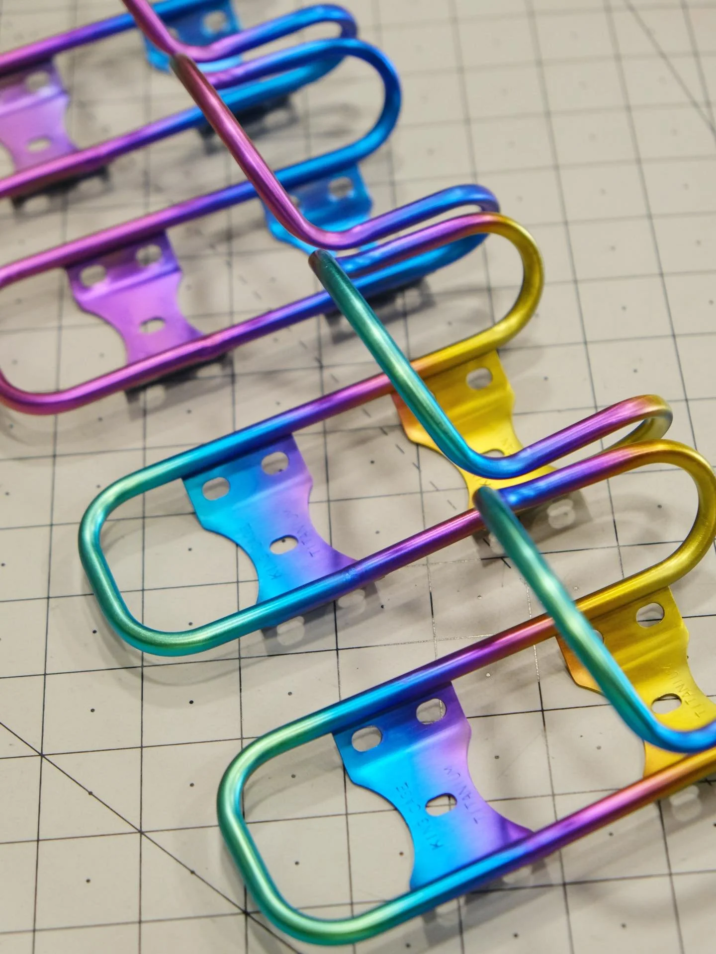 A few King Cage Sideloaders in the mix yesterday, restocking the Rainbow and Tie Dye colorways in the Agave webstore 🧨
.
.
.
#kingcage #titanium #anodizing #tibike #cycling #roadbike #mountainbike #mtb #bikepacking #madeinusa #tibike #titanium #anod