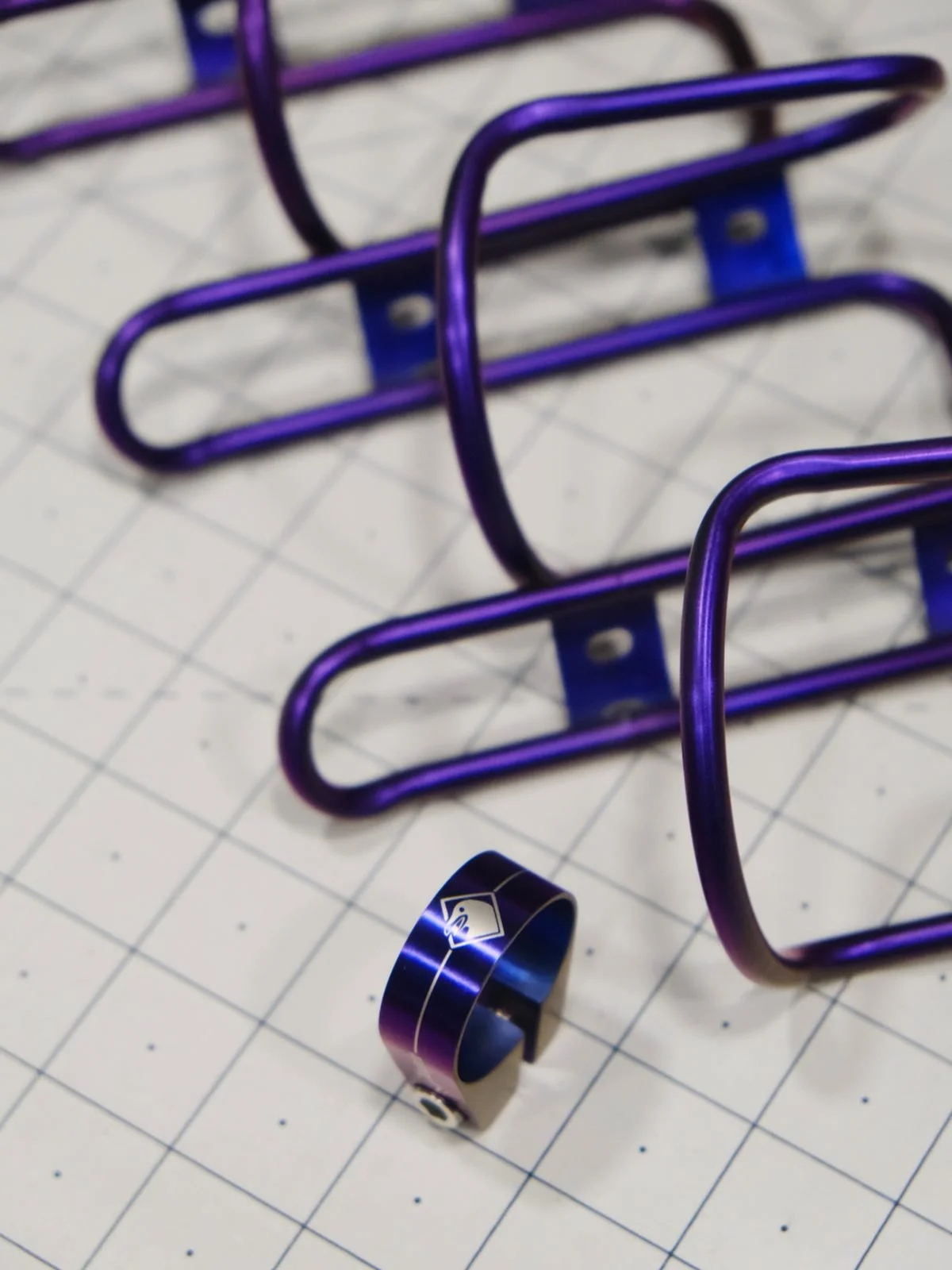Deeeeep purples for these King Cages and Juniper seat collar 👾
.
.
.
#kingcage #titaniumanodizing #tibike #cycling #roadbike #mountainbike #mtb #madeinusa #titanium #anodizing #colorado