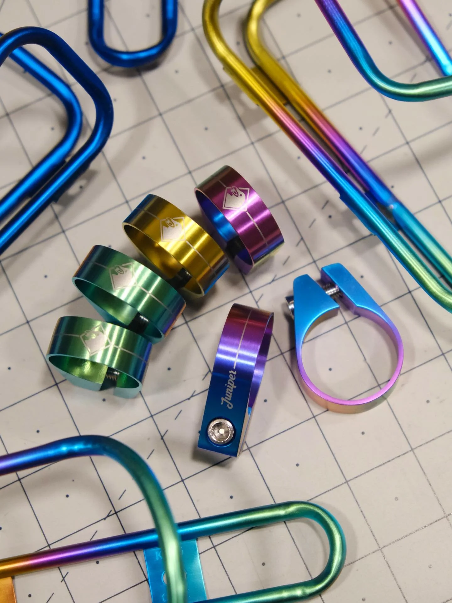 YUM! Juniper seat collars being restocked last week in a few colors to perfectly match the other goodies in our webstore 🤤 A perfectly simple, perfectly perfect gift for the bike dork hanging around the tree shaking presents.
.
.
.
#titaniumanodizin