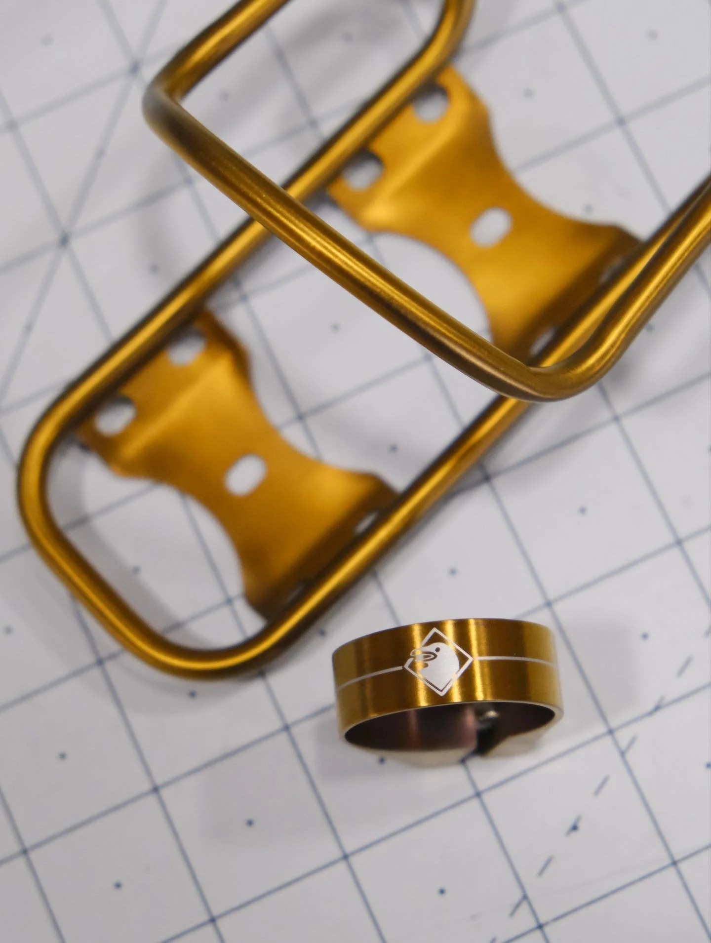 Perfect pairing: a King Cage Sideloader and Juniper to seat collar in matching brushed bronze in the shuffle last week.
.
.
.
#kingcage #titaniumanodizing #cycling #madeinusa #colorado