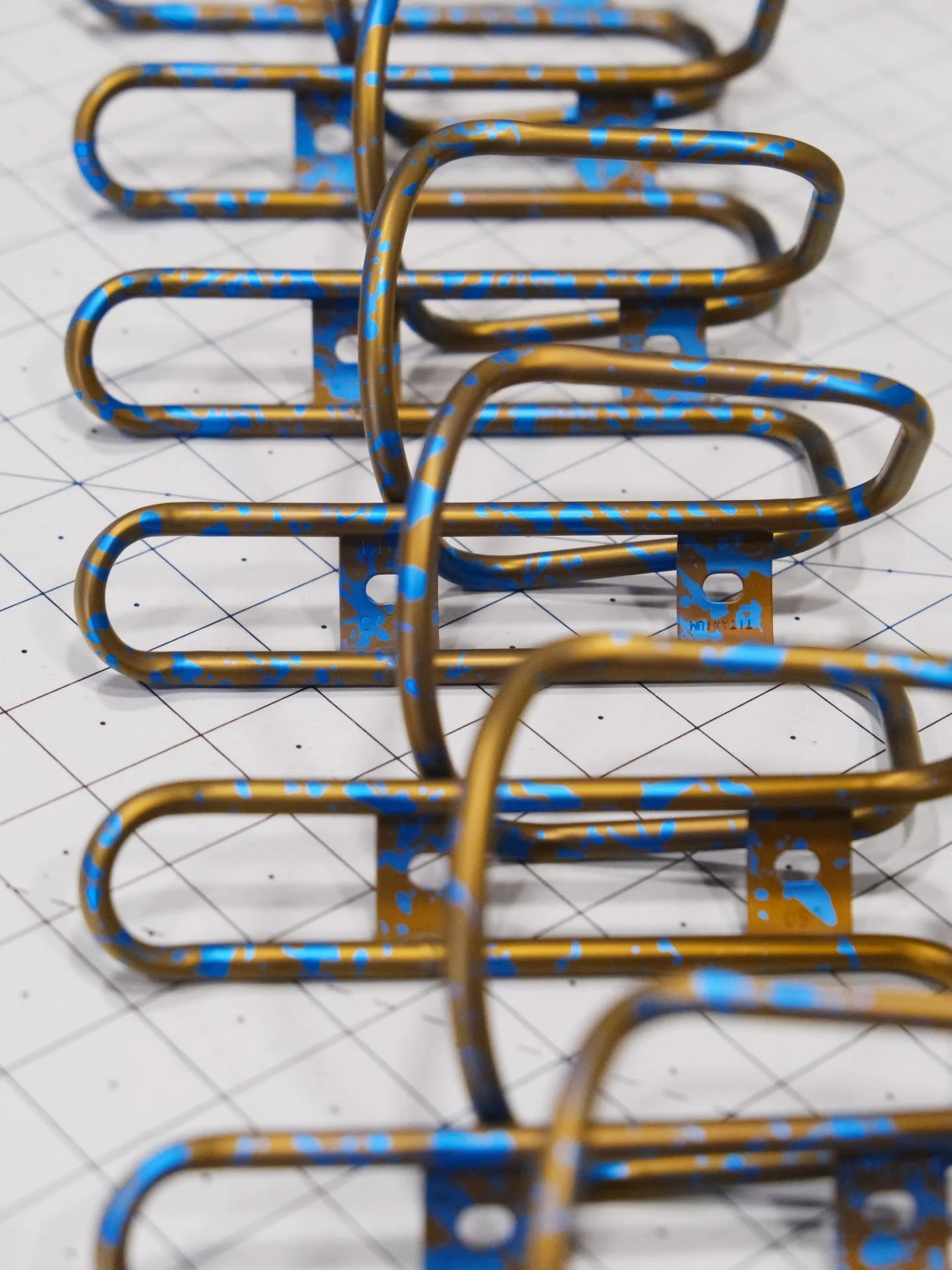 A run of SPLASH anodized King Cages in the mix recently 🤠
.
.
.
#kingcage #splatterano #cycling #custombicycle #colorado