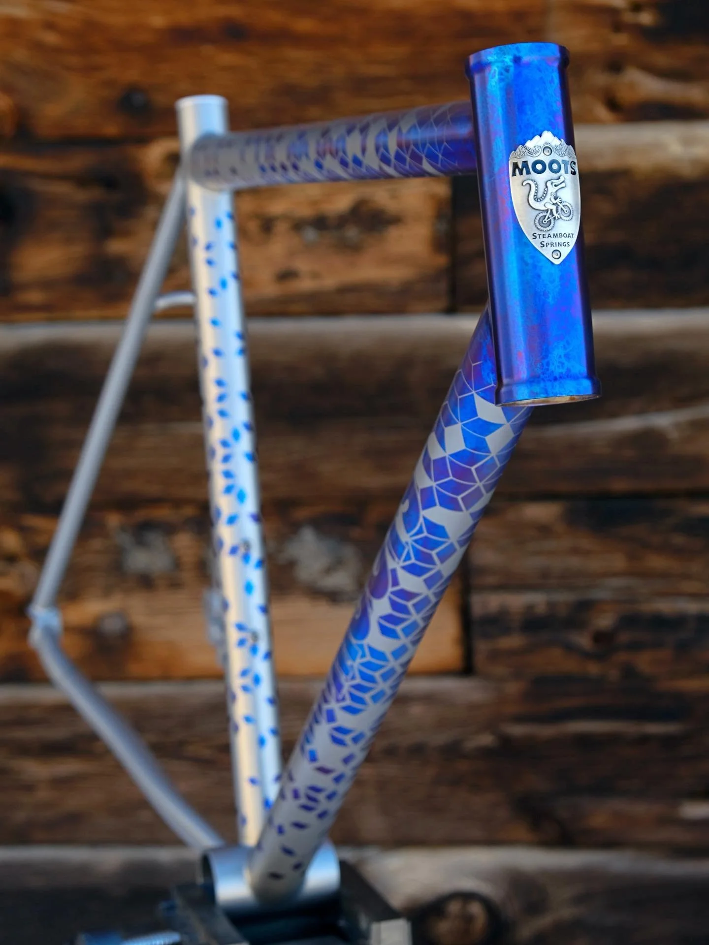 Kory&rsquo;s Moots 🫠
.
.
.
#moots #madeinusa #titaniumanodizing #cycling #custombicycle