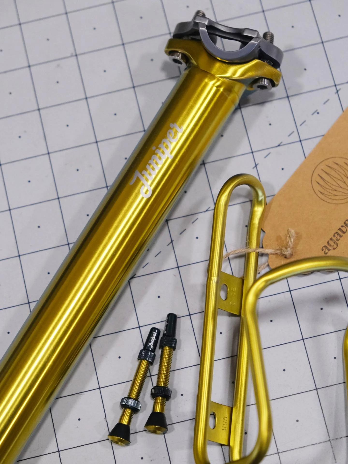 This special Juniper ti seatpost in anodized gold is going to look GREAT on Brian&rsquo;s Pivot Phoenix DH 👑
.
.
.
#titaniumanodizing #tibike #cycling #custombicycle #pivotcycles