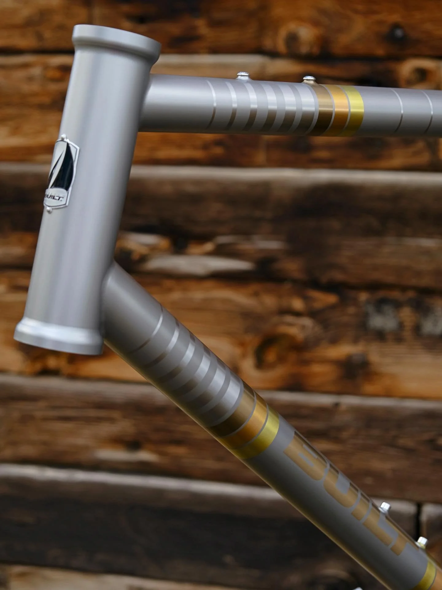 Terry&rsquo;s fresh new Bingham Built. This one left me starstruck.
.
.
.
#binghambuilt #titaniumanodizing #madeinusa #cycling #tibike