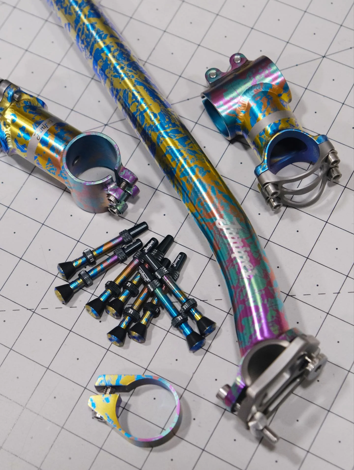 A little bitta splatter ano action in the shuffle recently - Juniper stems, seatpost, valve stems, and seat collar just looking saucy.
.
.
.
#titaniumanodizing #cycling #splatterano #custombicycle #colorado