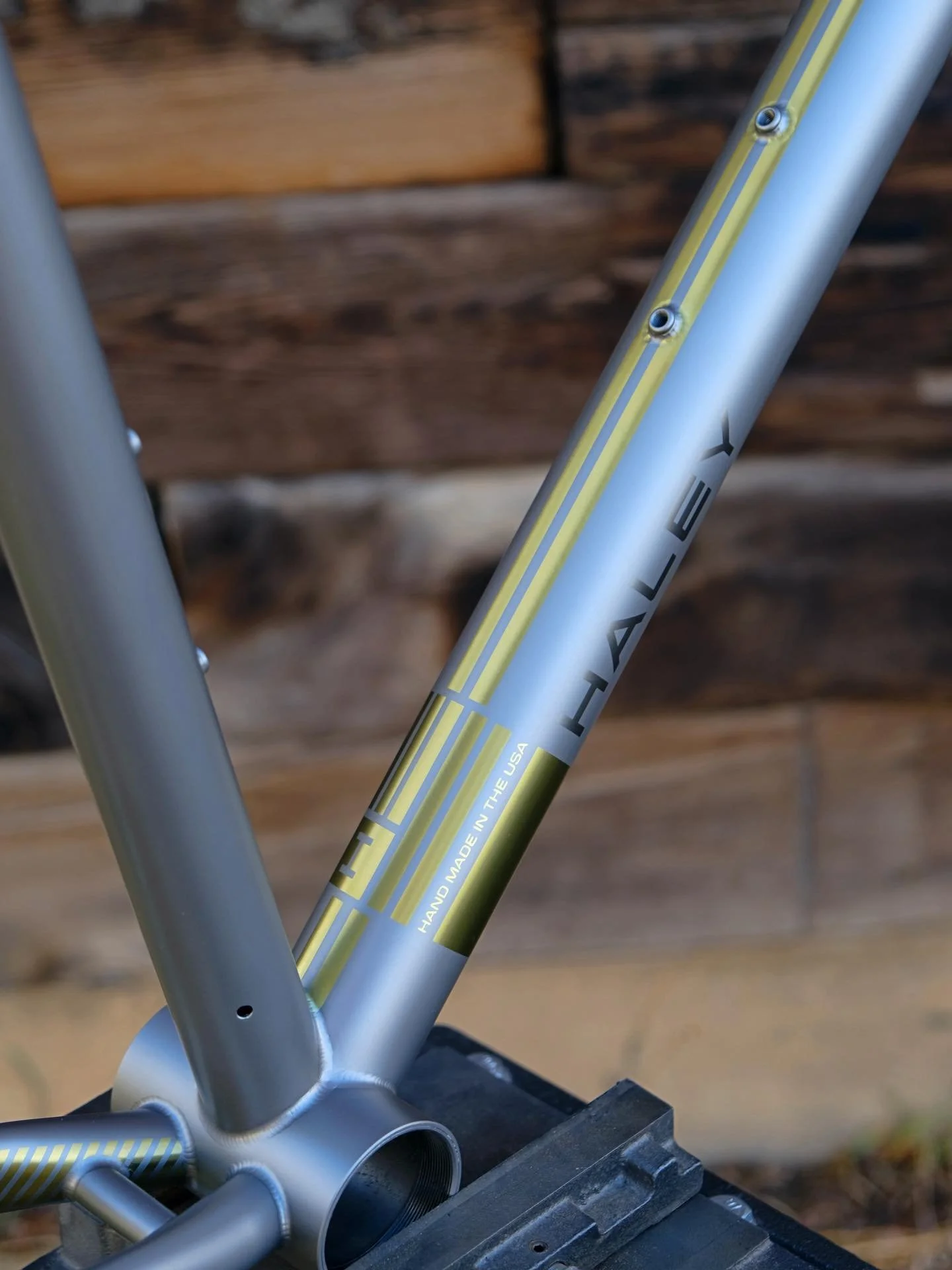 This subtle custom finish on Chris&rsquo; new Haley had me swooning 🤩