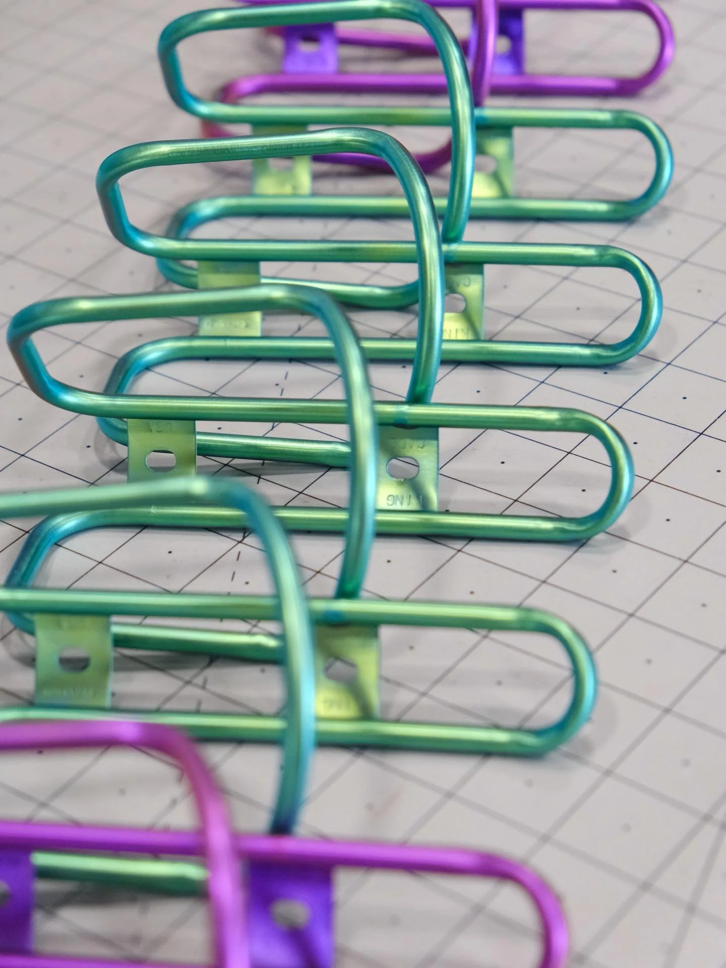 A snap from Monday, a restock of green Kong Cages marching right along 🌱🌱🌱🌱
.
.
.
#kingcahe #titaniumanodizing #madinusa #colorado #cycling