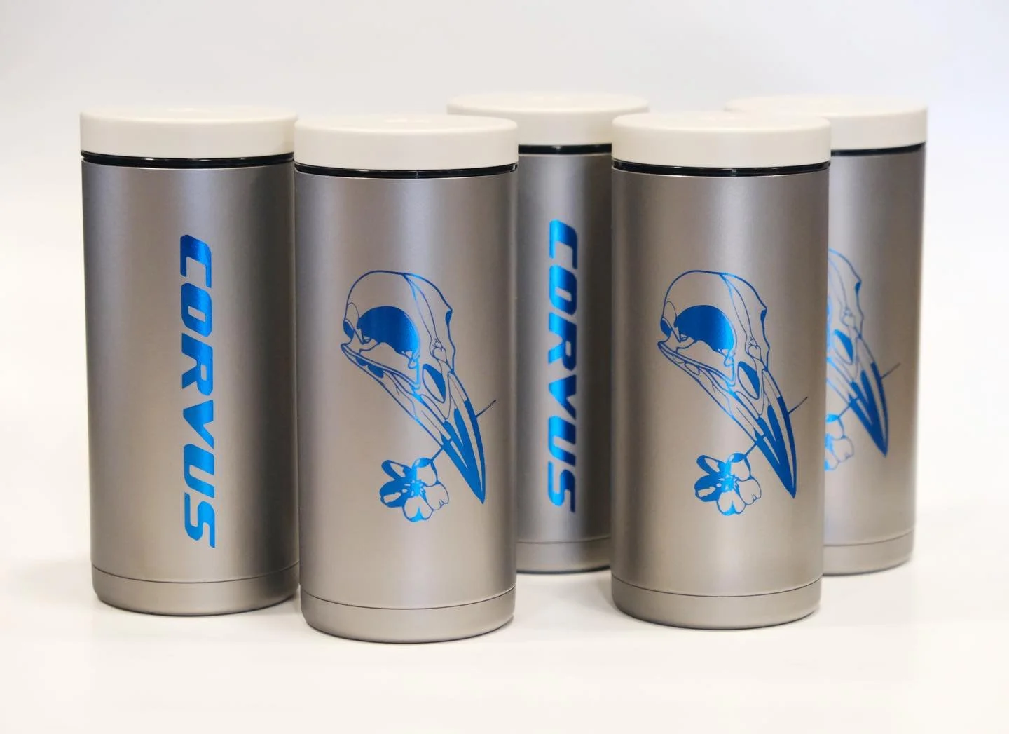 I always love when Greg of @corvus_af @speedwaycycles drops me a line about travel mugs. These came out great!
.
.
.
#titaniumanodizing #tibike #cycling #coffee #custommade