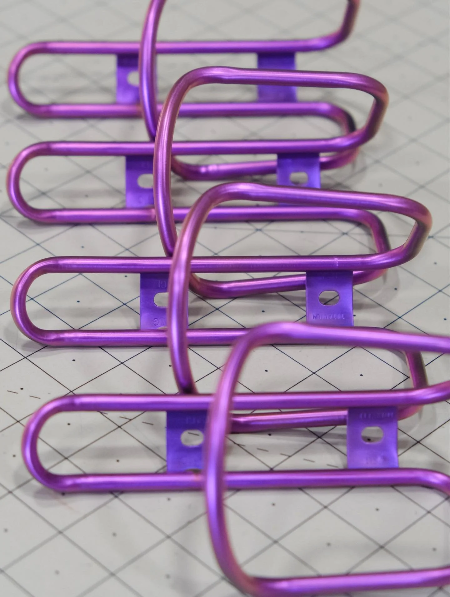 A small run of violet anodized King Cages working through the shuffle. These go great with AL colors like CK violet or Wolftooth purple!
.
.
.
#titaniumanodizing #kingcage #madeinusa #cycling #colorado