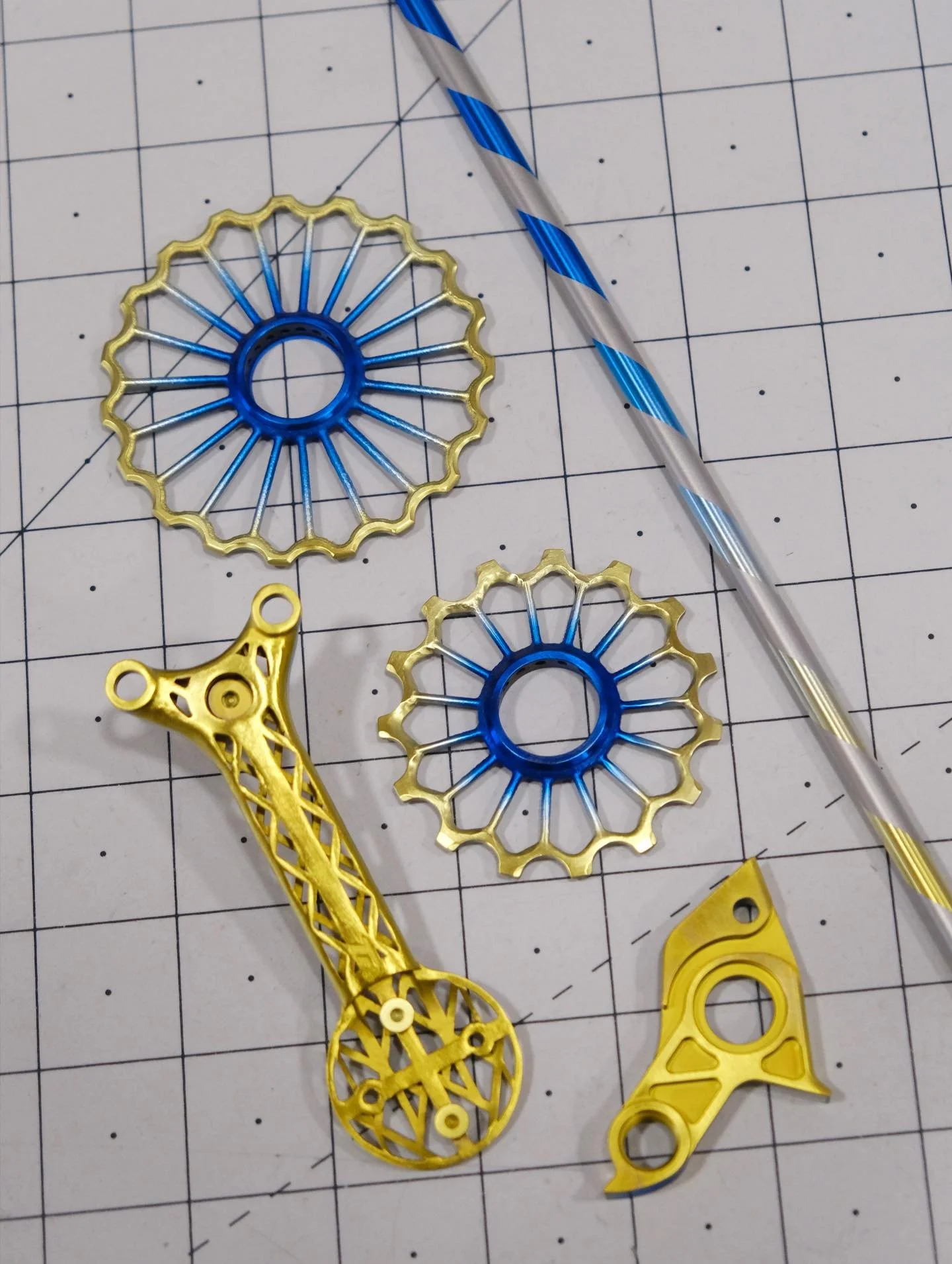 Some DELECTABLE custom bits for Sean 🤤
.
.
.
#tibike #titaniumanodizing #custombicycle #titanium #madeinusa