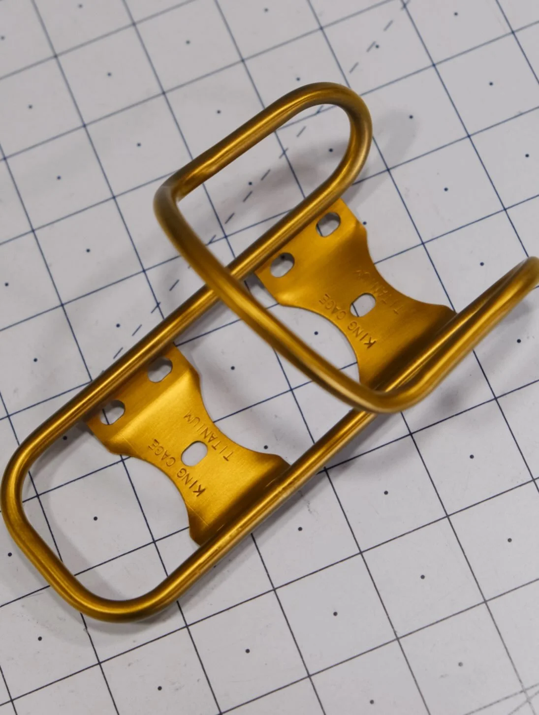 A special brushed bronze King Cage Ti Sideloader for Terry. This&rsquo;ll go great with the frame finish I recently did on his frame.
.
And just a reminder, it&rsquo;s still sale time for a few days, go get em!