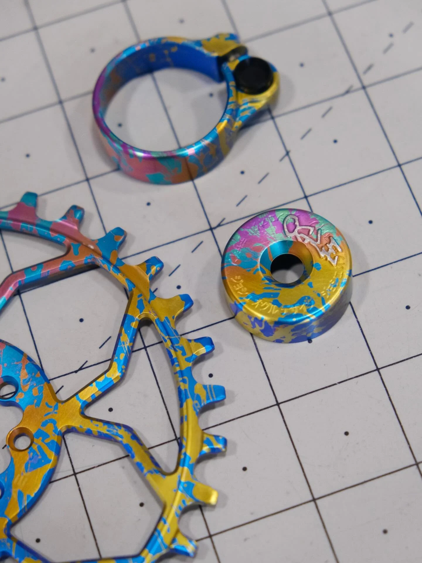 Last time I saw Josh he slipped me this limited graffiti top cap for my own bike. I anodized it last week and it somehow looks EVEN BETTER. I love being able to rock the cool things that my friends make.