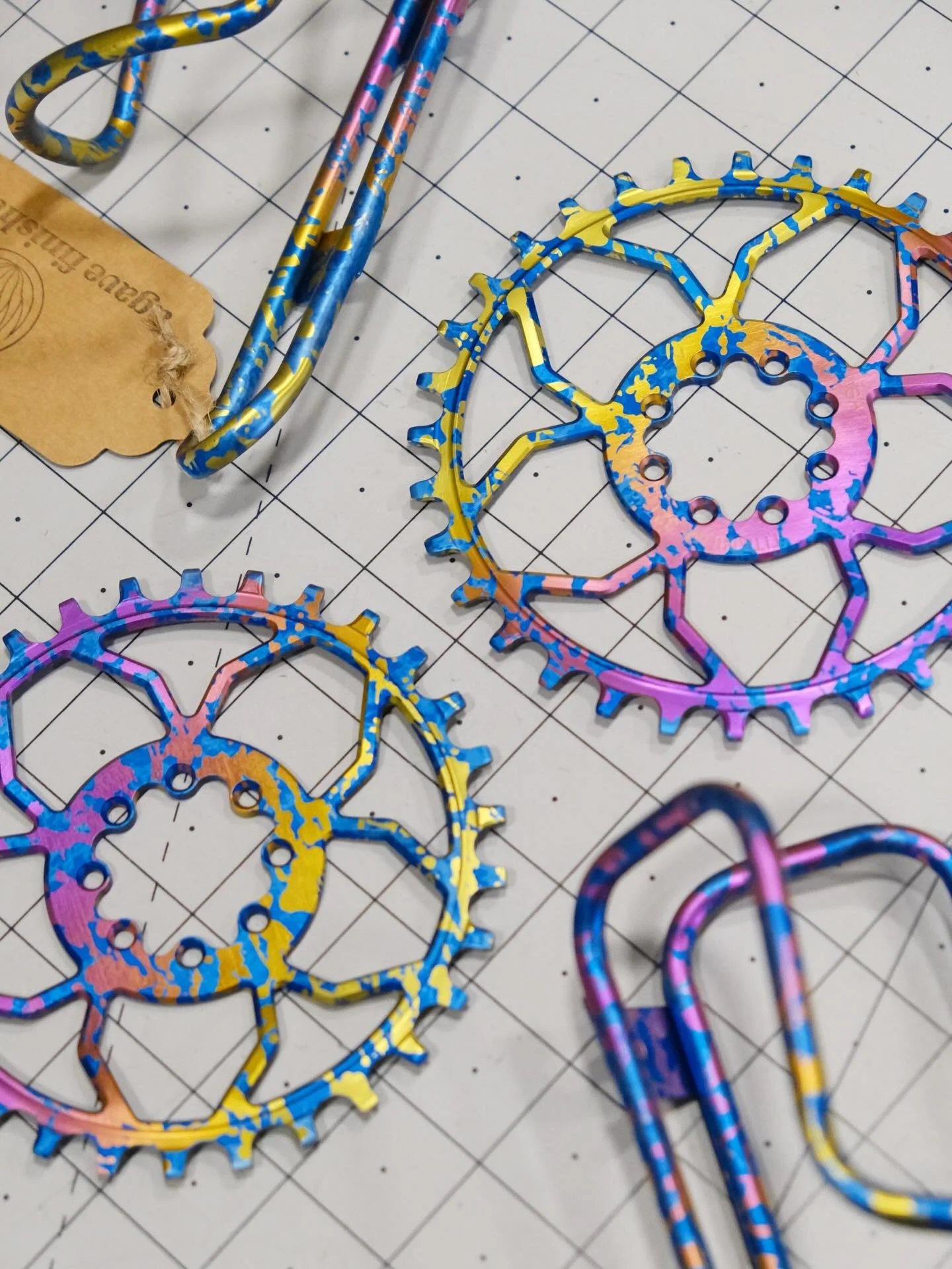 Ooh yes, my favorite color combination 🤩
.
.
.
#5dev #madeinusa #cycling #titaniumanodizing #colorado