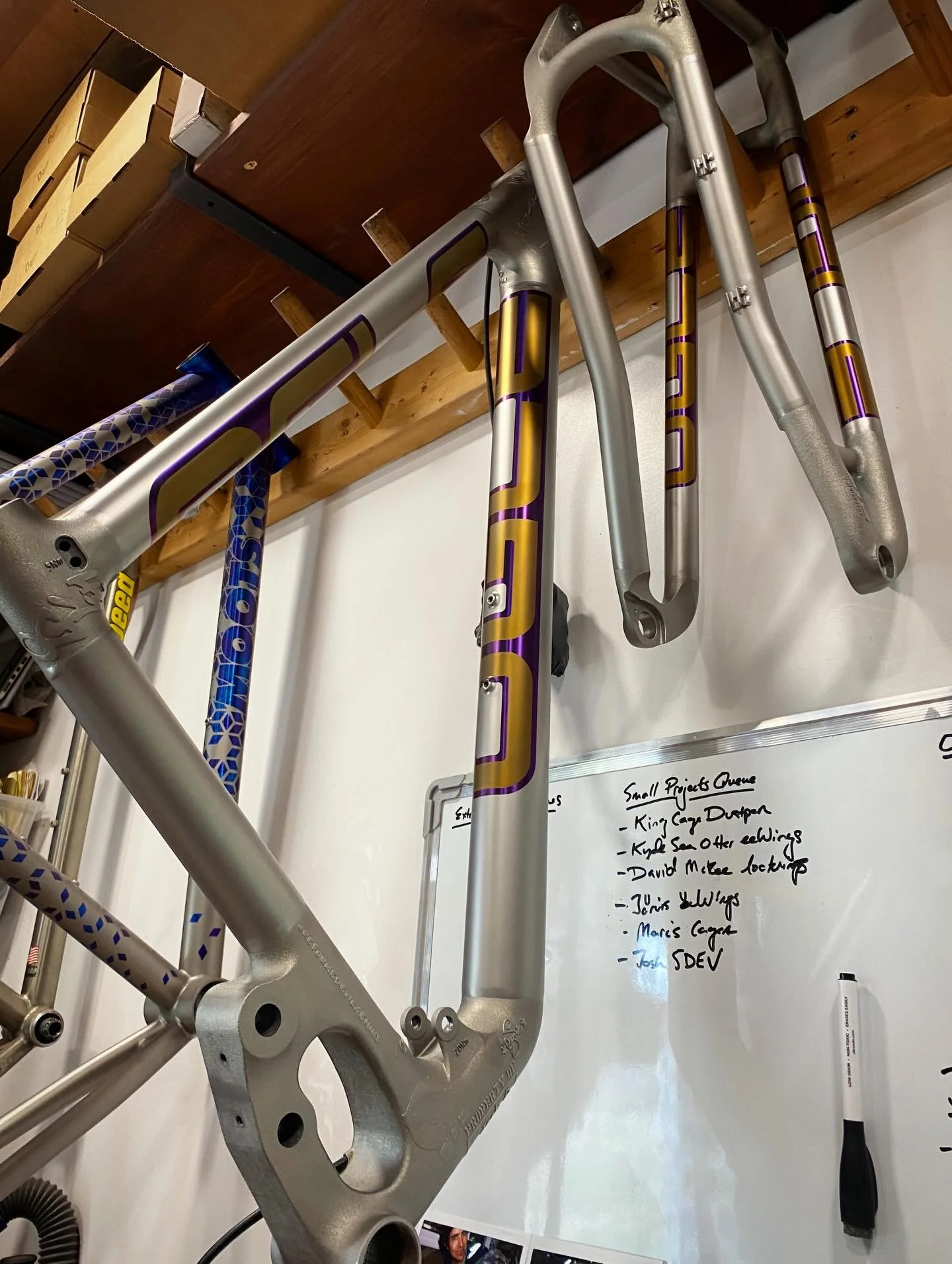 If you were at Sea Otter this last week, you may have seen a frame that looked exactly like this frame (it was this frame).
.
.
.
#oglecomponentdesign #titaniumanodizing #cycling #madeinusa #seaotter