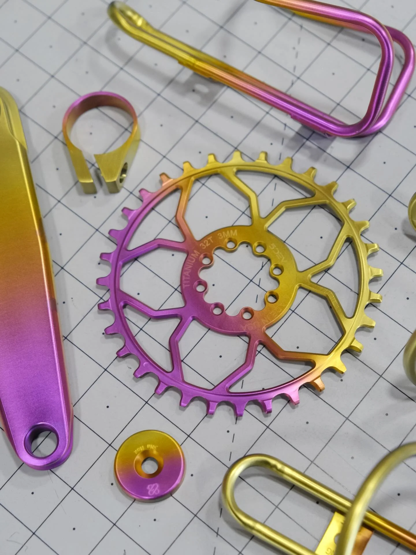 This 5DEV chainring is as beautiful as the sunlight at daybreak. I love that @ride5dev offers a ti chainring that&rsquo;s both accessible and can be color matched for builds with both eeWings and 5DEV cranks.
.
.
.
#5dev #cycling #madeinusa #titanium