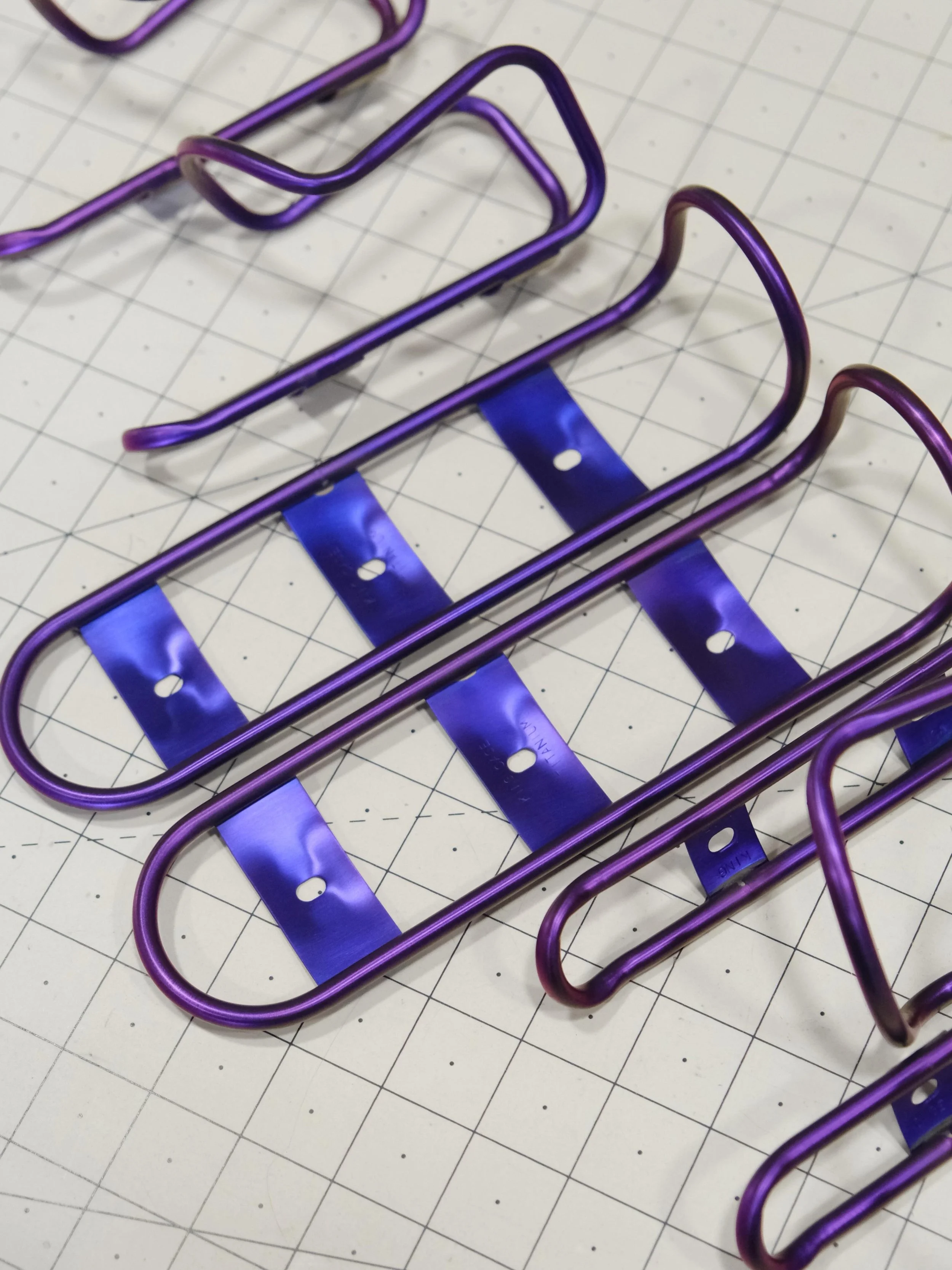 Deep purp Manything Cages on the match this morning 🌟
.
.
.
#kingcage #titaniumanodizing #madeinusa #coloradomade  #cycling