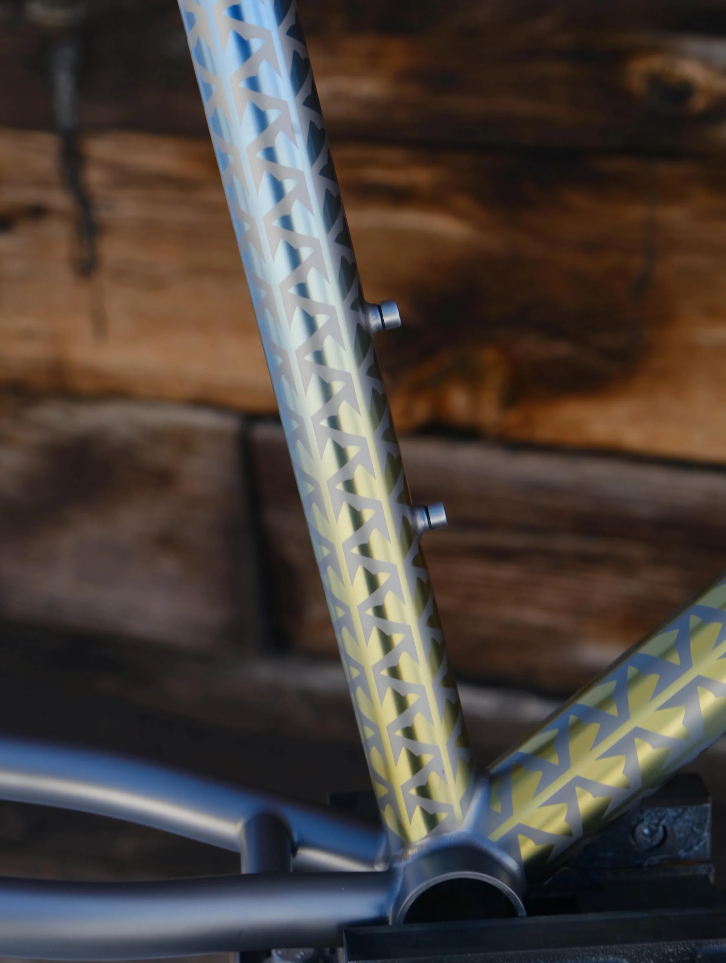 A new finish for an old Moots, a arts and crafts style Florets design ✨