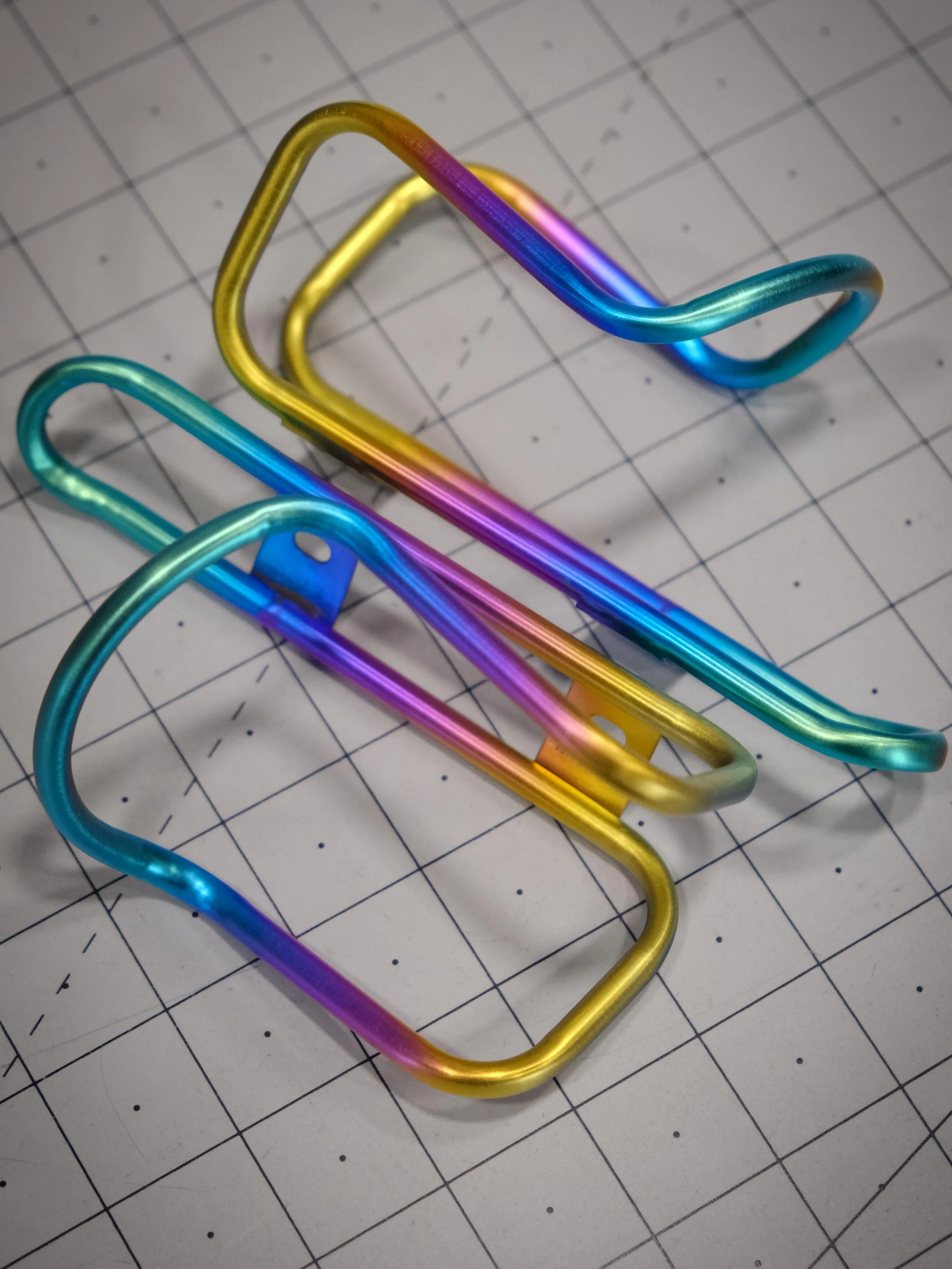 These uns are good uns. A pair of rainbow anodized King Cages for a delectable flash of color.
.
.
.
#kingcage #titaniumanodizing #madeinusa #colorado #cycling