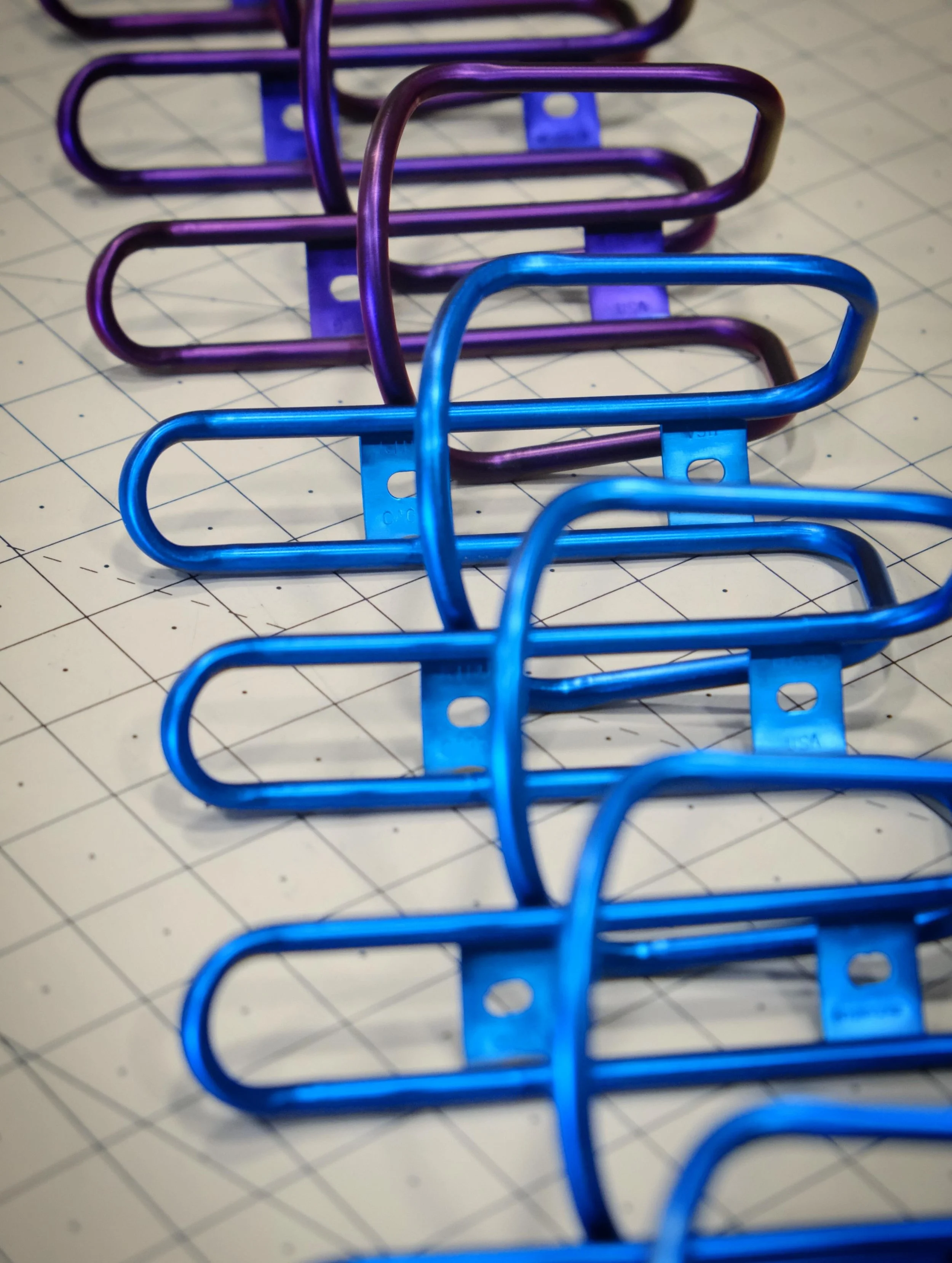 Restocking some deep blue and deep purple King Cages last week! Both of these colors always just have such a great presence.
.
.
.
#kingcage #madeinusa #custombicycle #bikebling #colorado