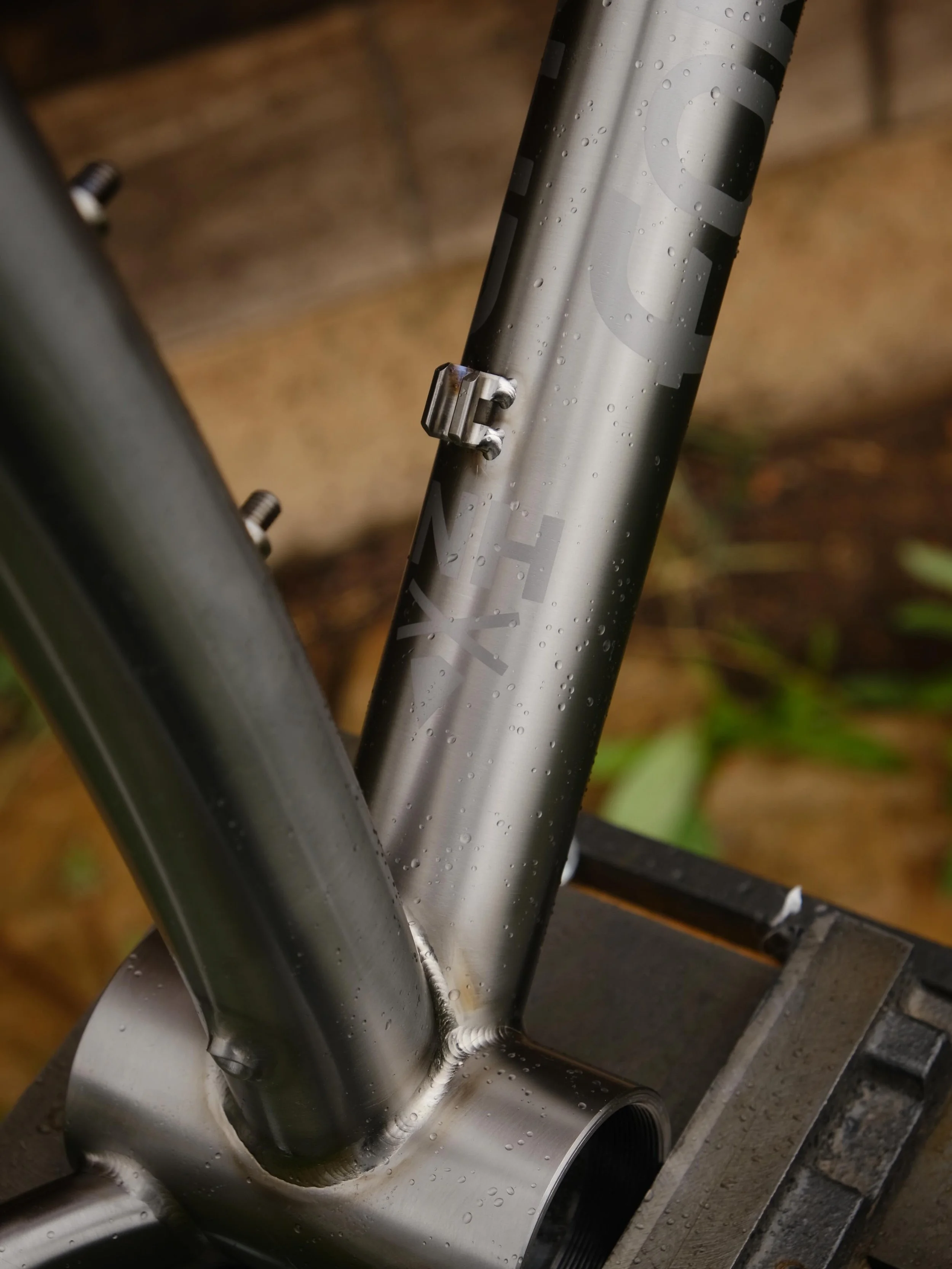 It started to mist just as I was setting up to photograph this @44bikes Marauder, but the droplets only seemed to make the smooth brushed / satin finish look more lovely, so I went for it anyways!