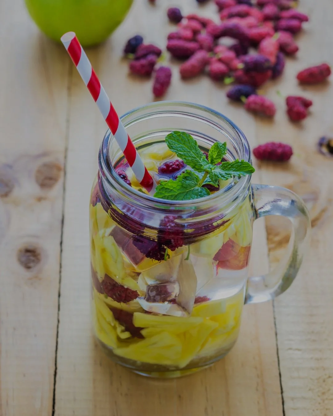 A simple blend with thoughtful benefits.

🍍 Pineapple brings natural enzymes that may support digestion.
🫐 Mulberry is rich in antioxidants that help protect the body from everyday stress.
🌿 Mint offers a cooling, soothing finish that can help ref
