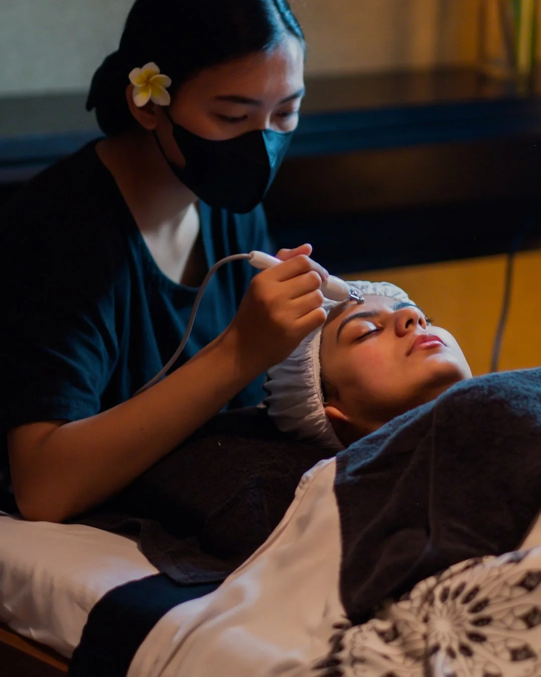 Good skin. Clear mind. No rush.

Sometimes, the best part of a getaway is having nowhere else to be. Settle into a facial treatment at Mandala Spa, let the day slow down, and give your skin a little extra attention. Step out feeling refreshed, relaxe