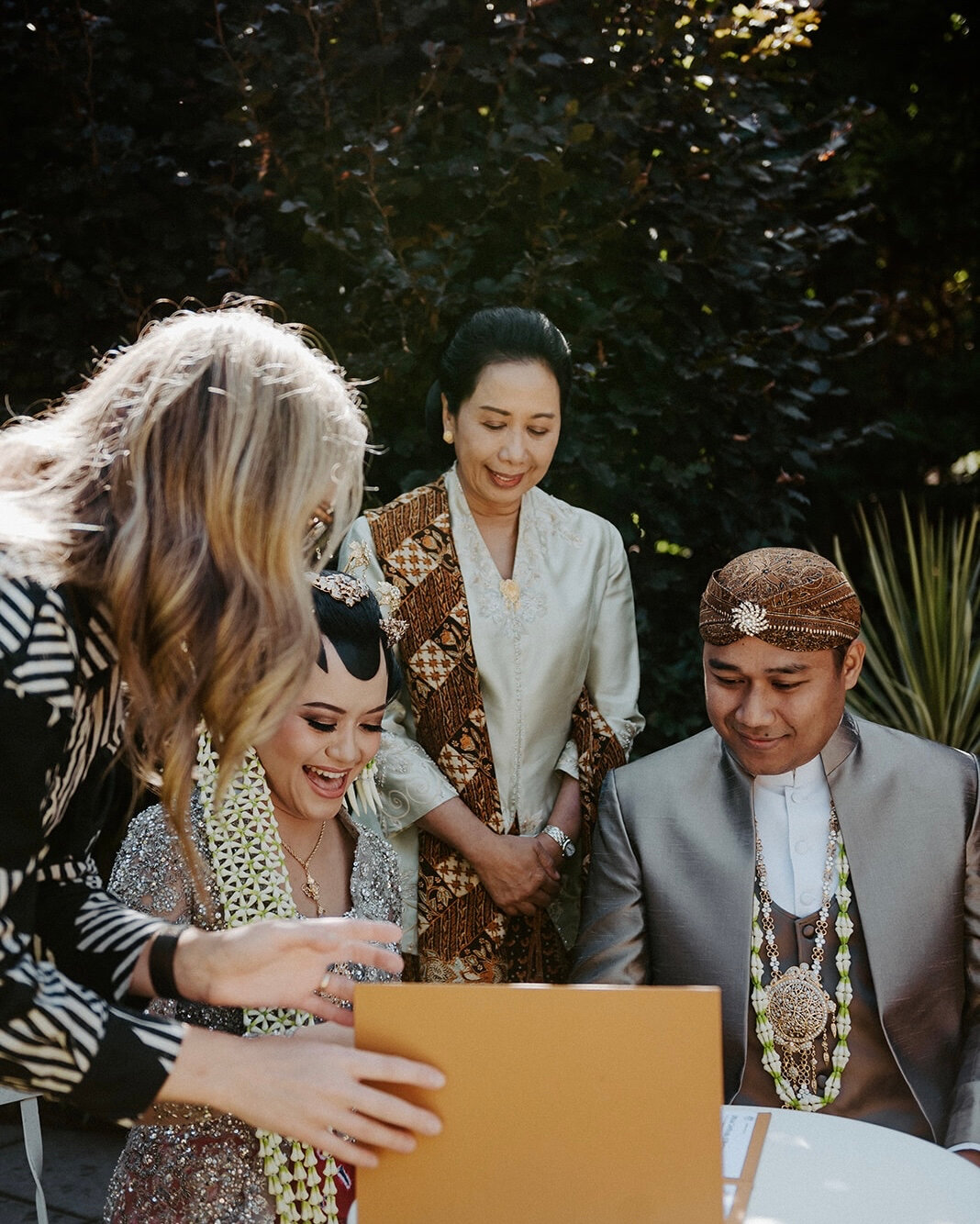 OMG this was stunning. Getting involved in celebrations full of different cultures is fascinating - I am all here for being a part of it! ​​​​​​​​​Photo by @ellapalijphoto
@beechmont.retreat
.
.
.
.
.
#balinesewedding #indonesianwedding #beechmontret