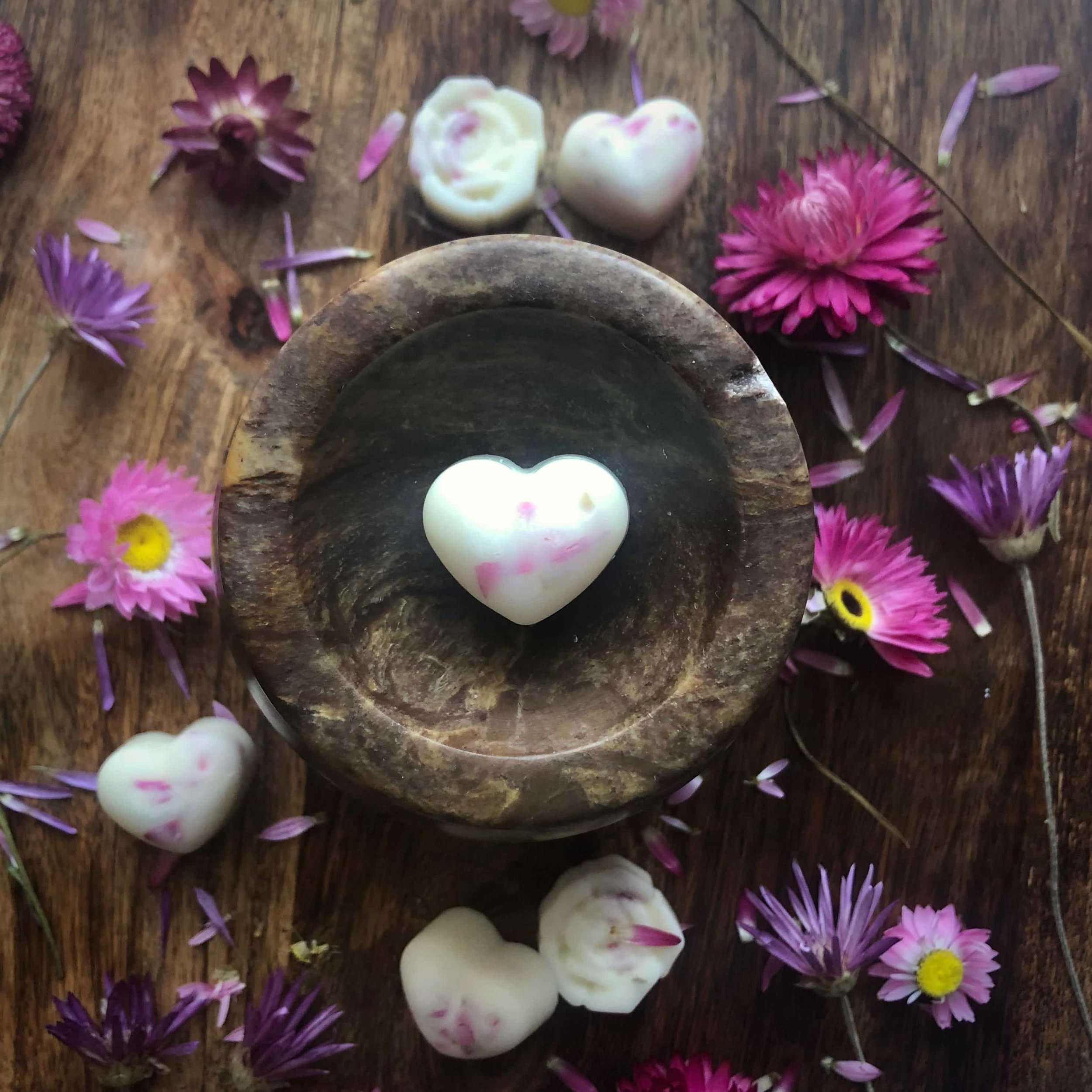 Nature's Kiss romantic heart wax melt in ceramic burner pink botanicals.jpg