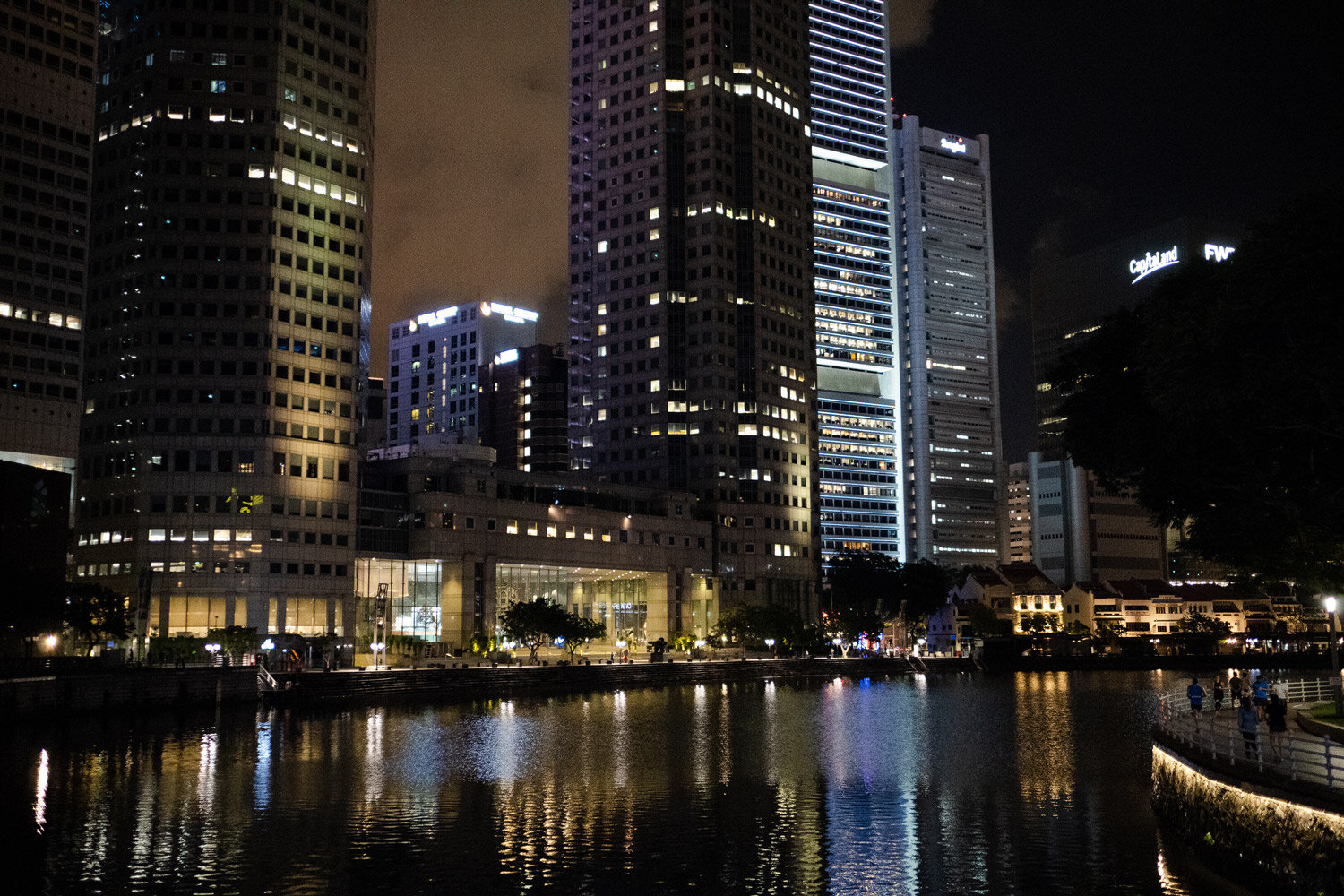 Singapore-at-night-3.jpg