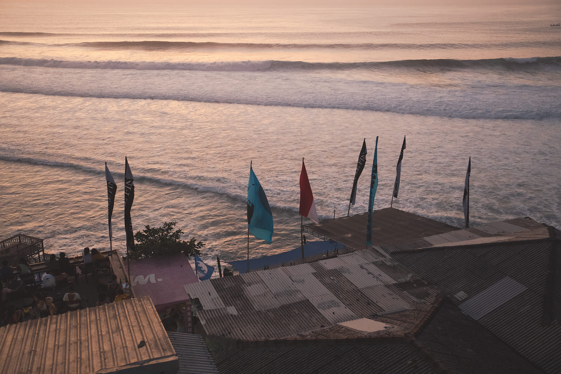 Single Fin in Uluwatu is almost legendary and lays at the cliff.