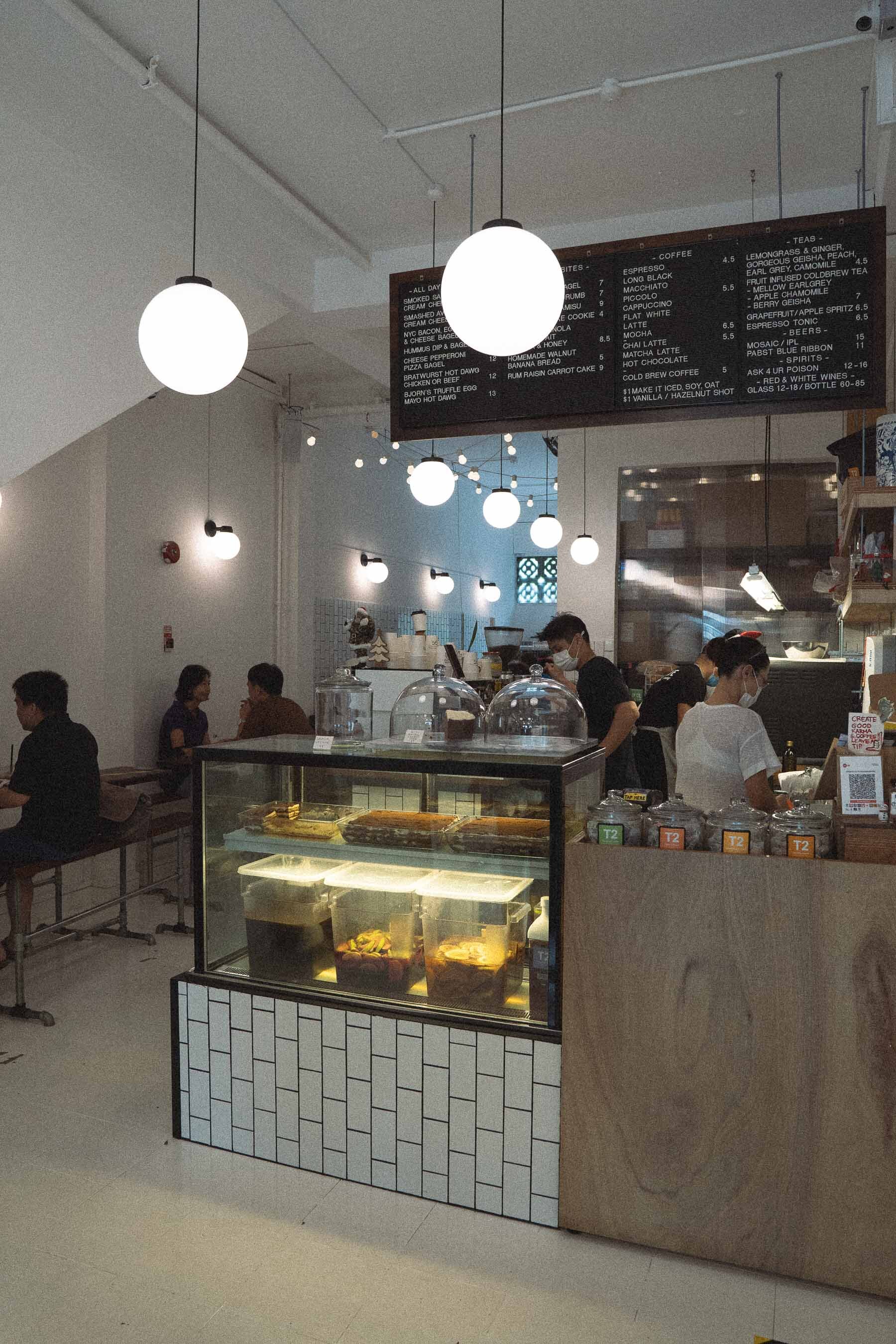 CHOICE CUTS GOODS + COFFEE ist ein Lifestyle-Concept Store nach New Yorker Vorbild, der neben leckeren Bagels auch Schallplatten im beliebten Viertel Joo Chiat verkauft.
