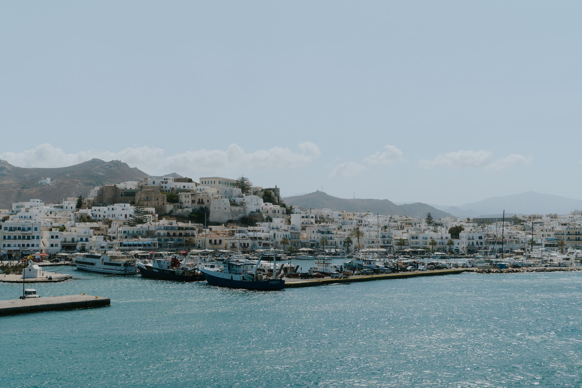 Von Mykonos nach Santorini – Fährfahrt durch die Kykladen