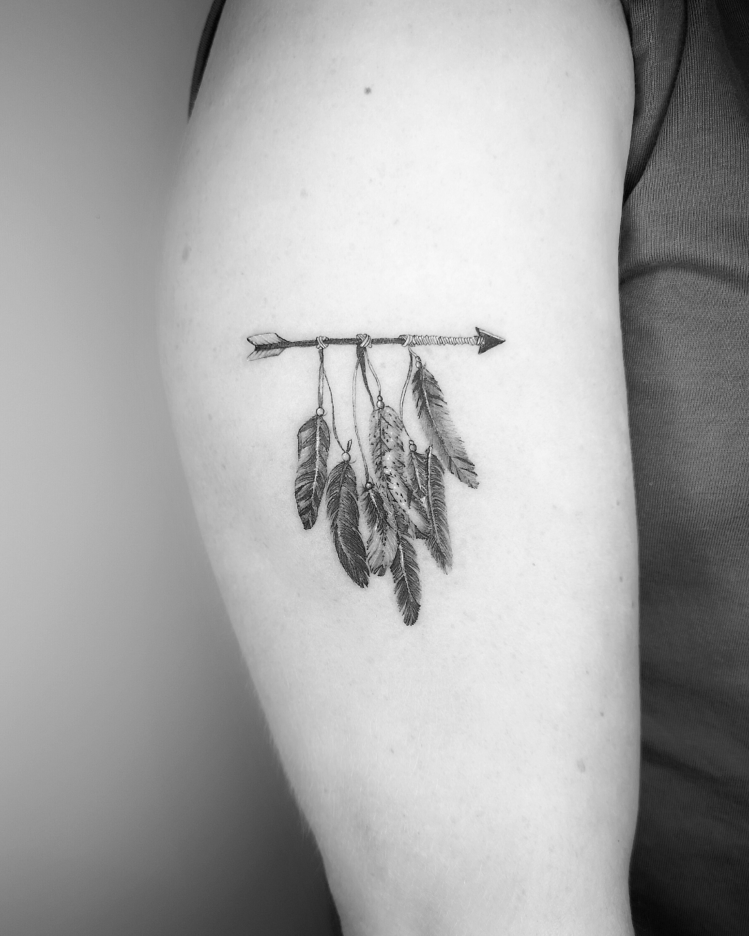 Fine line arrow with feathers