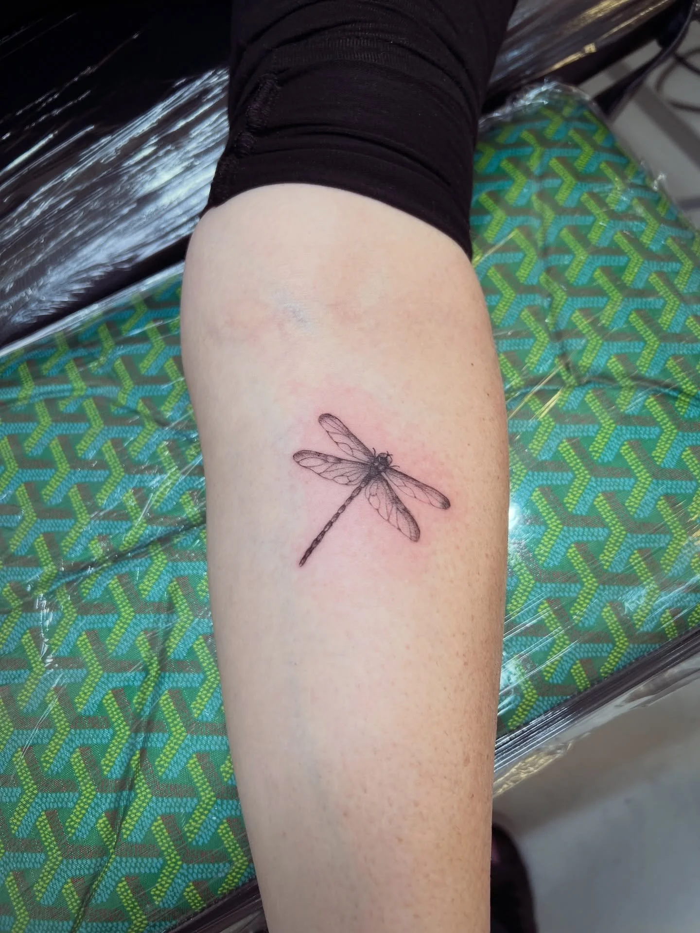 Embrace your journey of transformation. Like the dragonfly, you are not meant to stay in the pond forever.

Use the link in my bio to book a tattoo 

#finelinetattoos #dragonfly