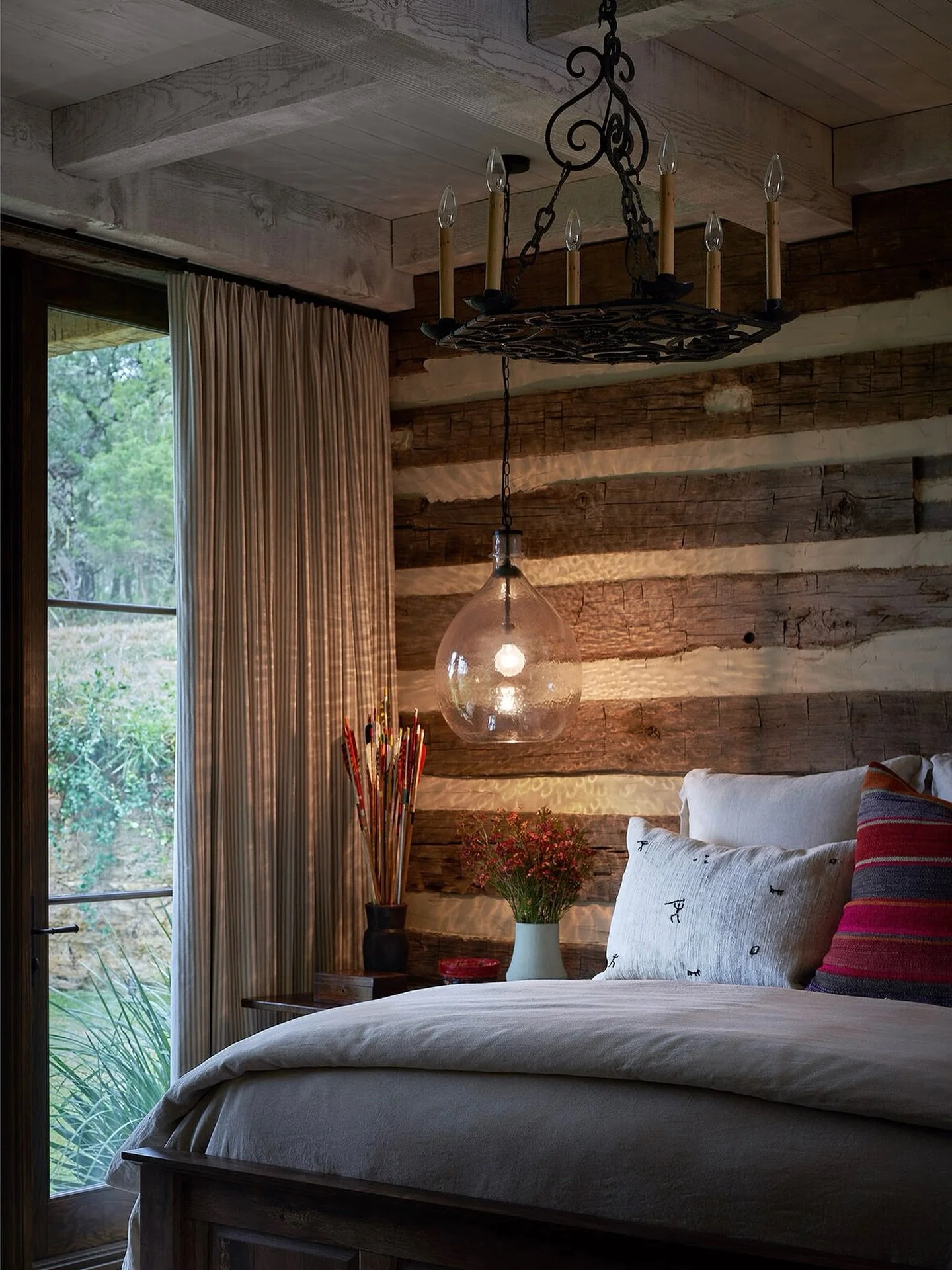 Where comfort and character come together. 
.
.
. 
Architect: @ryanstreetarchitects
Photography: @drorbaldingerphotographer 
.
.
.
#robertstephenhomes #custombuilder #customhome #ranchhouse #hillcountry #austintexas #homebuilder #custom #austin #west