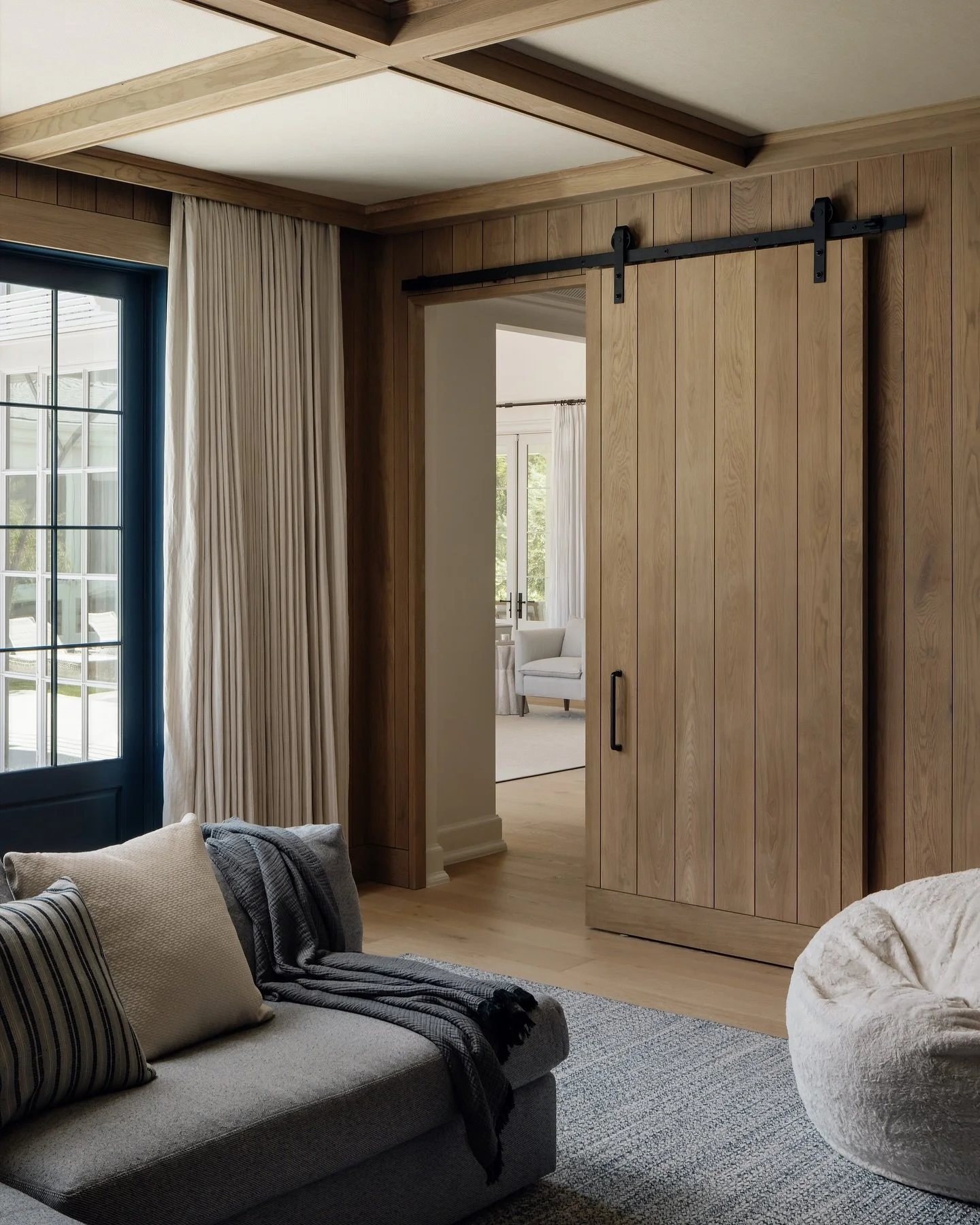 A room where every detail feels intentional, from floor to ceiling. 
.
.
. 
Architect: @787designstudio 
Interiors: @andrealeighinteriors 
Landscape: @raizdesigngroup 
Photography: @thevuvobandit 
Styling: @adamfortner 
.
.
.
#robertstephenhomes #cus