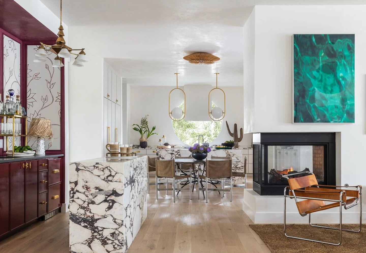 Some spaces just invite you to linger.
.
.
. 
Architect: @mtlandrum 
Interiors: @ecco_design 
Photography: @juliesoefer 
.
.
.
#robertstephenhomes #custombuilder #customhome #austintexas #homebuilder #custom #78746 #austin #lakeaustin #tarrytown #wes