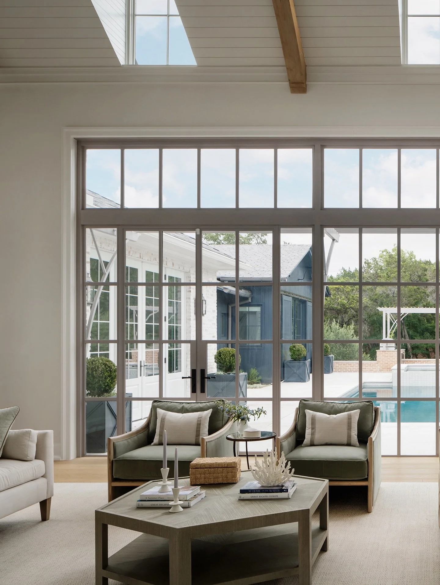 A space shaped by sunlight. 
.
.
. 
Architect: @787designstudio 
Interiors: @andrealeighinteriors 
Landscape: @raizdesigngroup 
Photography: @thevuvobandit 
Styling: @adamfortner 
.
.
.
#robertstephenhomes #custombuilder #customhome #austintexas #hom