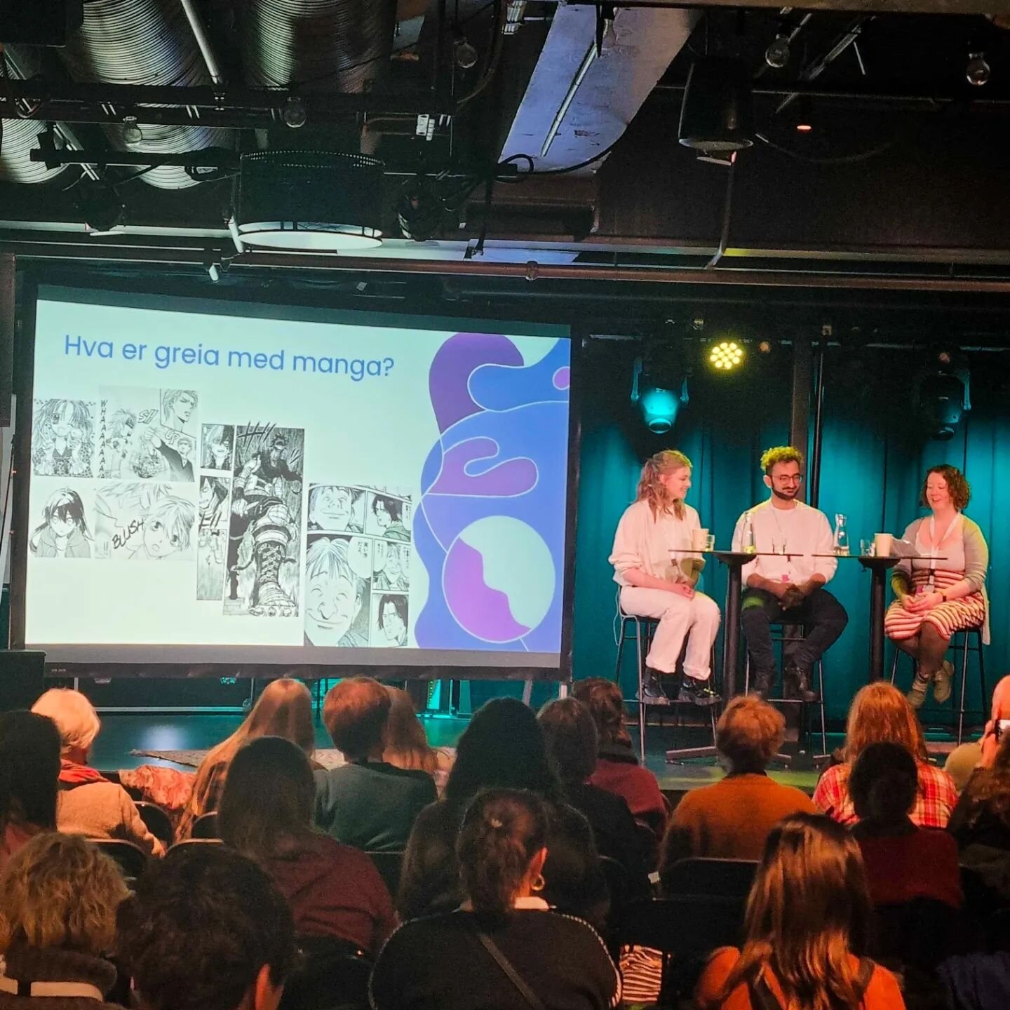 Vi er p&aring; #seogles2024 i Bergen!
I dag snakket v&aring;r mangaredakt&oslash;r og oversetter, Lisa-Marie, med skaperne Hiwar Nheli og Helen Kaldheim om hva greia med manga er✨ ❤️
@effectmanga
@heli.peach
@bergenbibliotek
@kulturhusetibergen