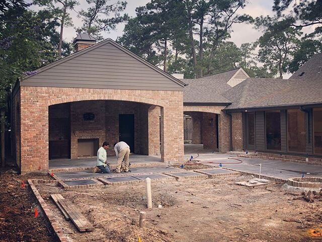New garage, porte cochere, and outdoor living expressed simply to fit the existing single story ranch home. Arch openings are subtle nod to the existing front windows. Looking forward to @eauxgram Landscape Architecture to continue taking shape.
#bri