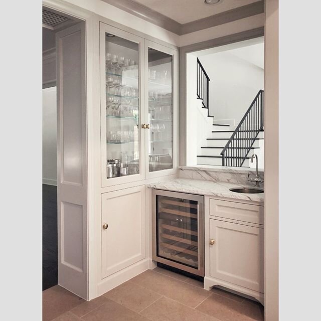 A central bar tucked into the intersection of a few rooms. #cheers
@luxelivinginteriors @maderafinehomes 
#transitional #space #bar #thickwall #barcabinet #grey #ironrail #stair #beyond #matthewmitchellarchitecture