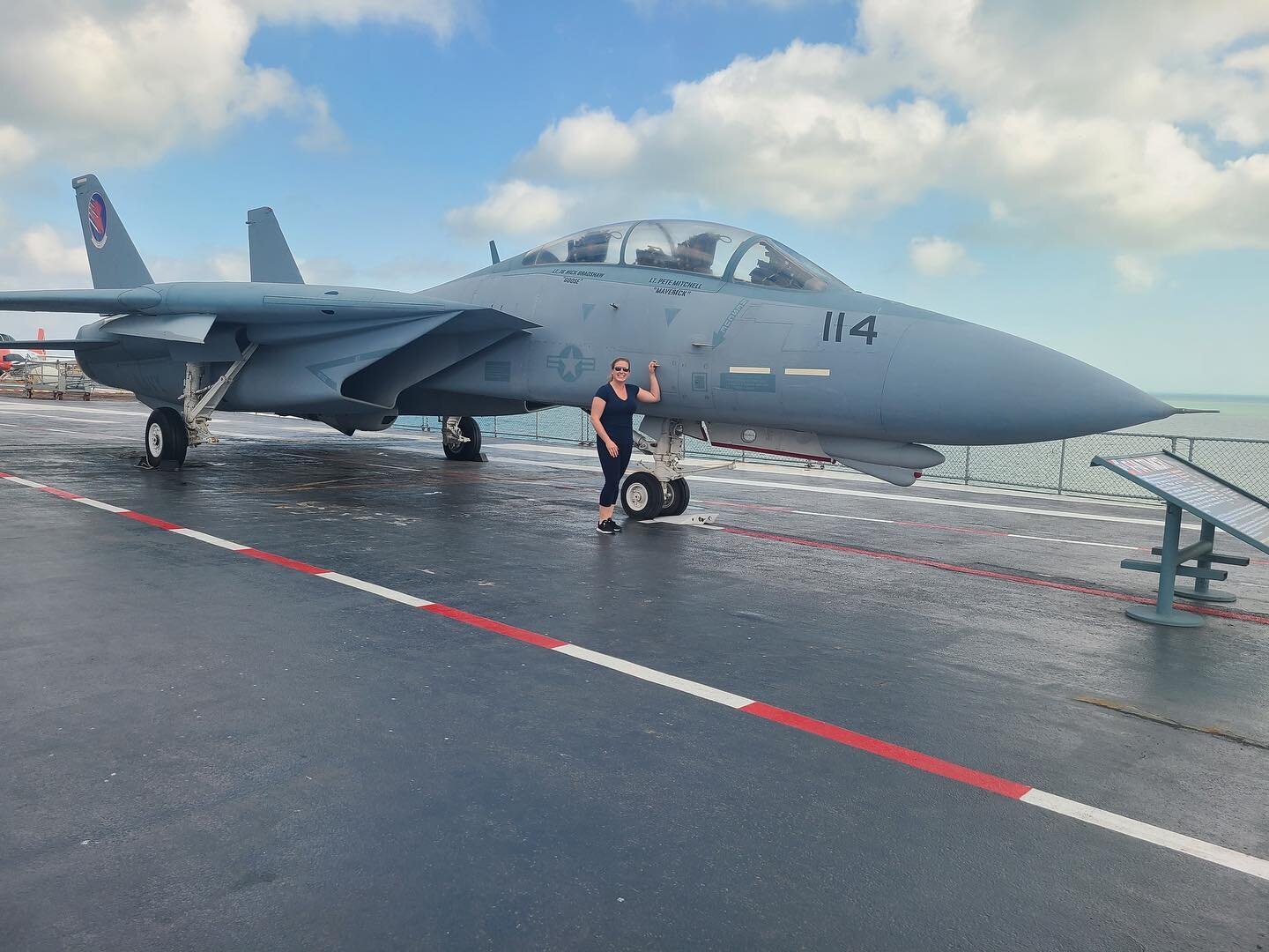 Lunch time regular Brianna has been down in Texas for a great work opportunity the past little while! (She flies helicopters for a living!)
She sent us this super cool pic beside the F14 from Top Gun, and will be back in the lunch crew soon!
I get su