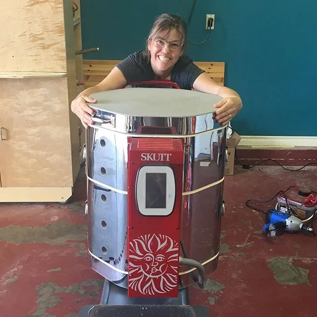 GUESS WHAT??!!!!!!!!!!! Eek!  My very own kiln came 4 weeks ahead of schedule!! Thank you @plainsmanclay and thank you @skuttkilns 
First bisque firing scheduled for next Wednesday, after electrician arrives. I have a bunch of testing to do, but I&rs