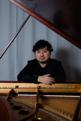 Fumiyasu Kawase (Pianist)