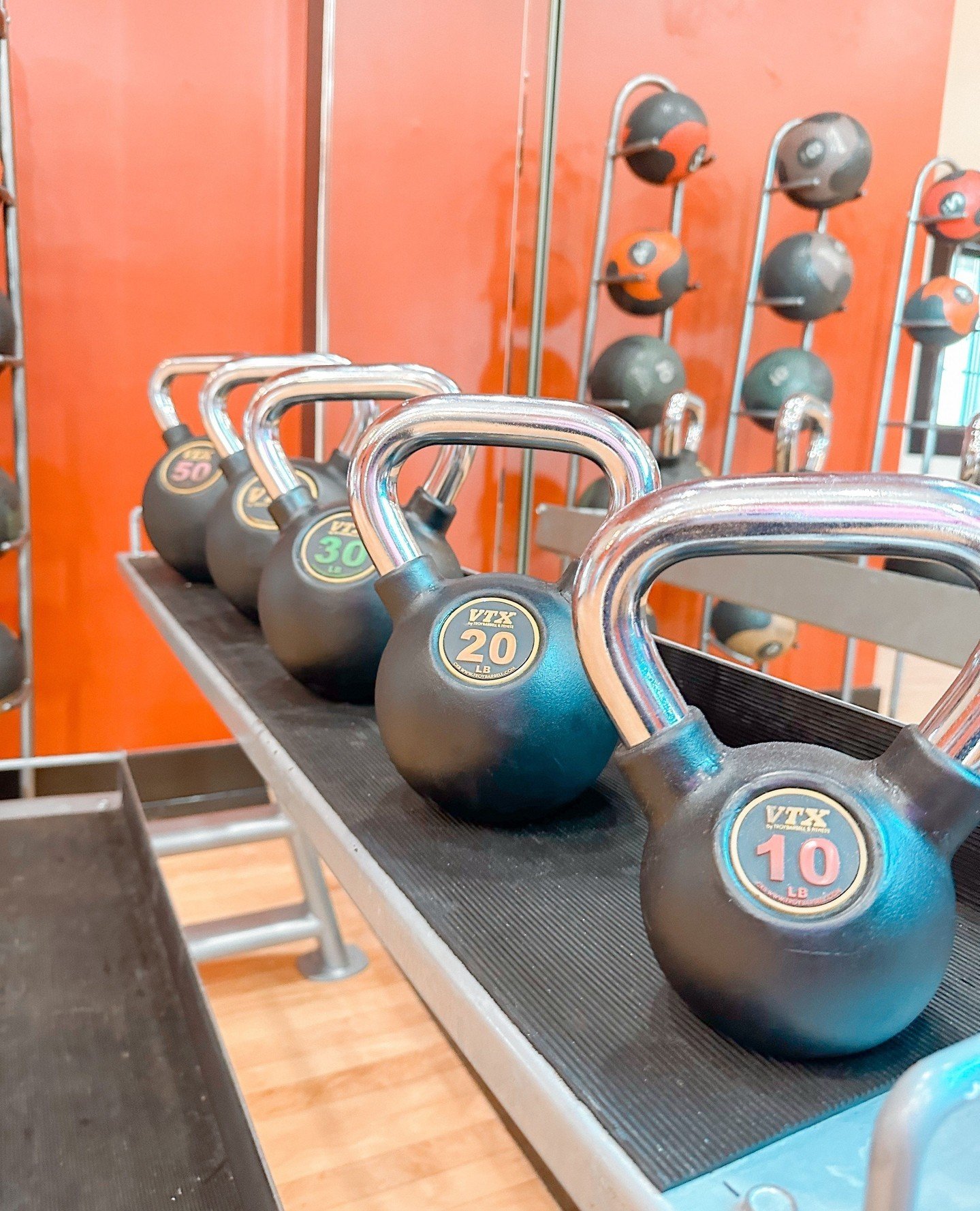 🧘&zwj;♀️✨ Whether you're a yoga enthusiast or just looking for a peaceful escape, our yoga room is the perfect spot to unwind and recharge. Come check it out and elevate your wellness routine today! 🌿💫