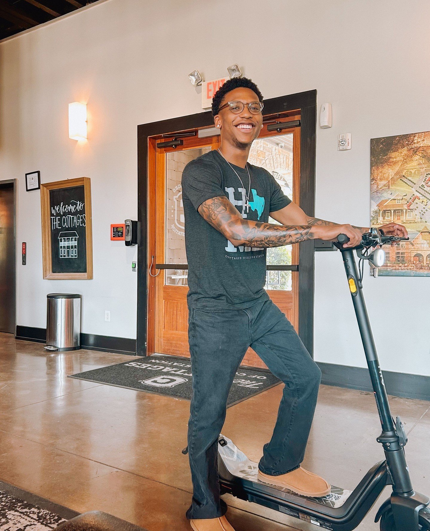 ITS TIMEEEE!!!!!🥳🥳⁠
⁠
Want this super cool scooter? All you have to do is comment what you would use it for and tag your friends! 🛴 ⁠
⁠
There is still time to renew and if you renew you will get extra entries!! 🎟️