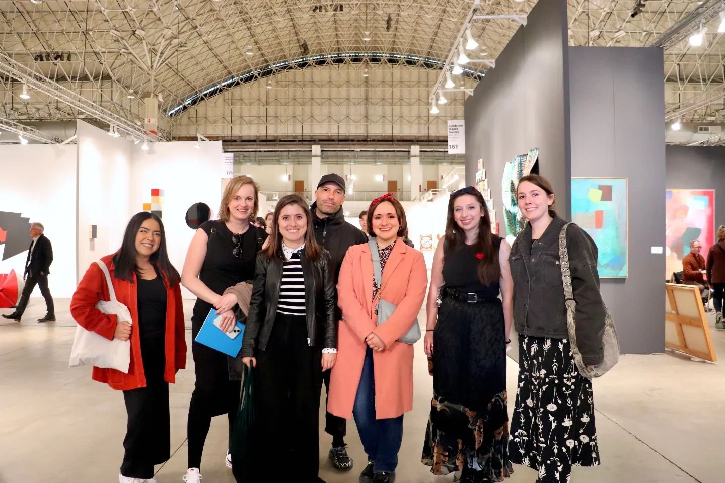 Thank you to @natalysalgadophotography for capturing some moments during the recent EXPO CHICAGO field trip! Good luck to everybody wrapping up their spring semester in the next week. Keep up the good work and finish strong, Cards!