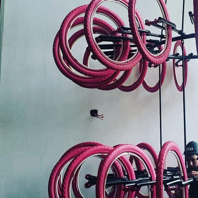 Going up.....@eggtoystudios @thecollectiveon4th @corespaces

#bike #lighting #art #makestuff #pink #corespaces #metalwork #engineering  #eggtoystudios